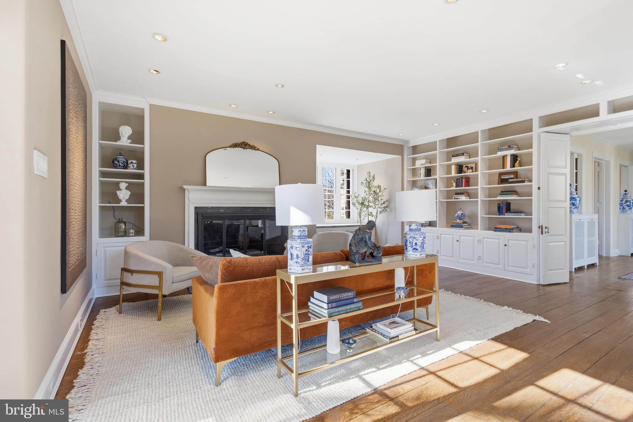 CHESTNUT HILL - Residential