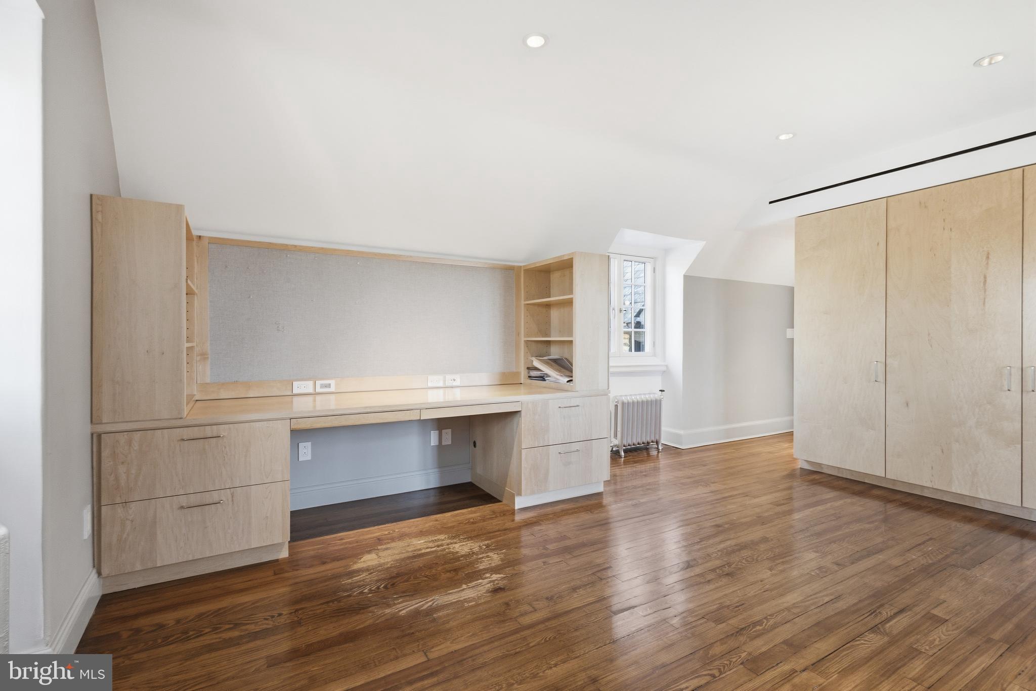 CHESTNUT HILL - Residential