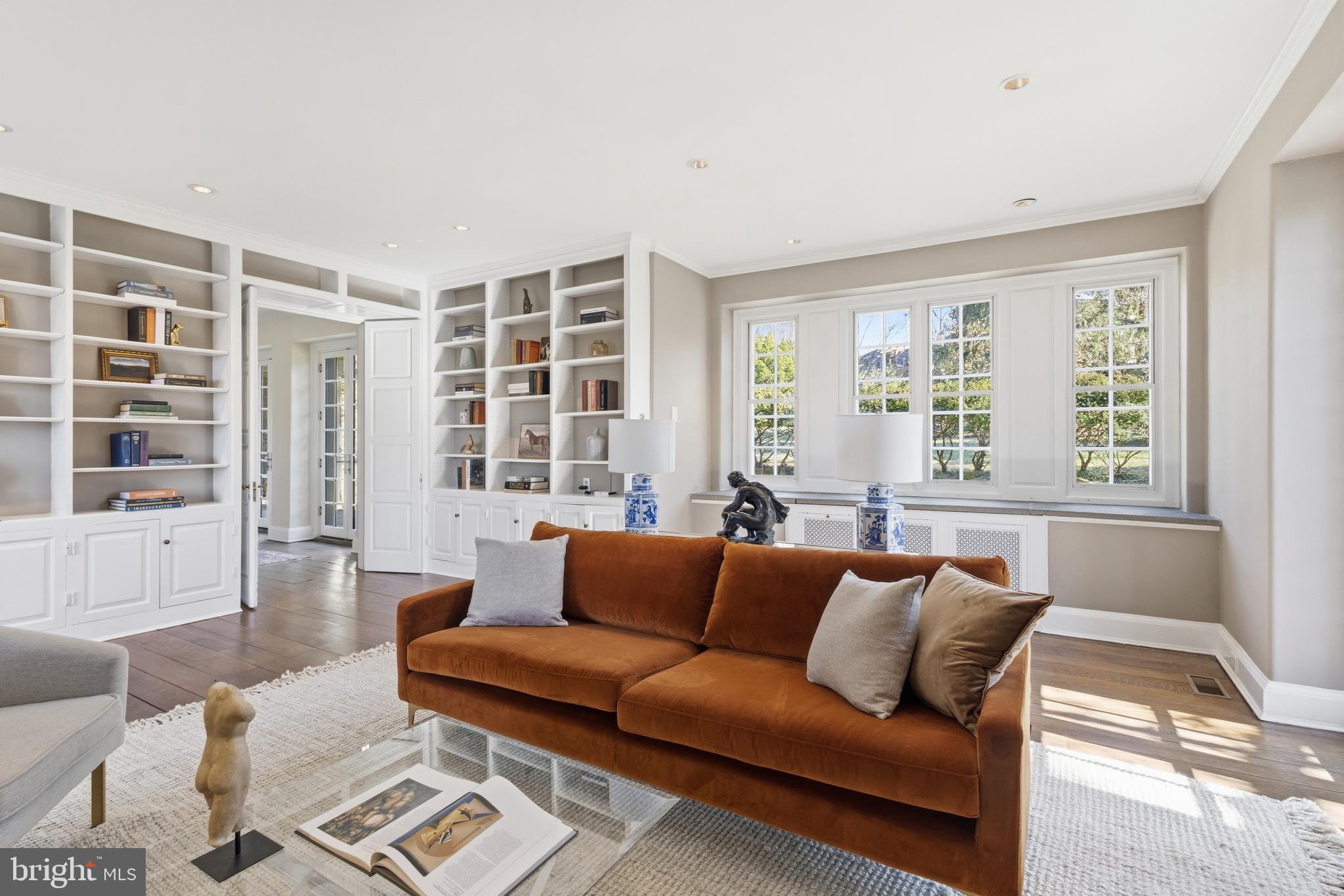 CHESTNUT HILL - Residential