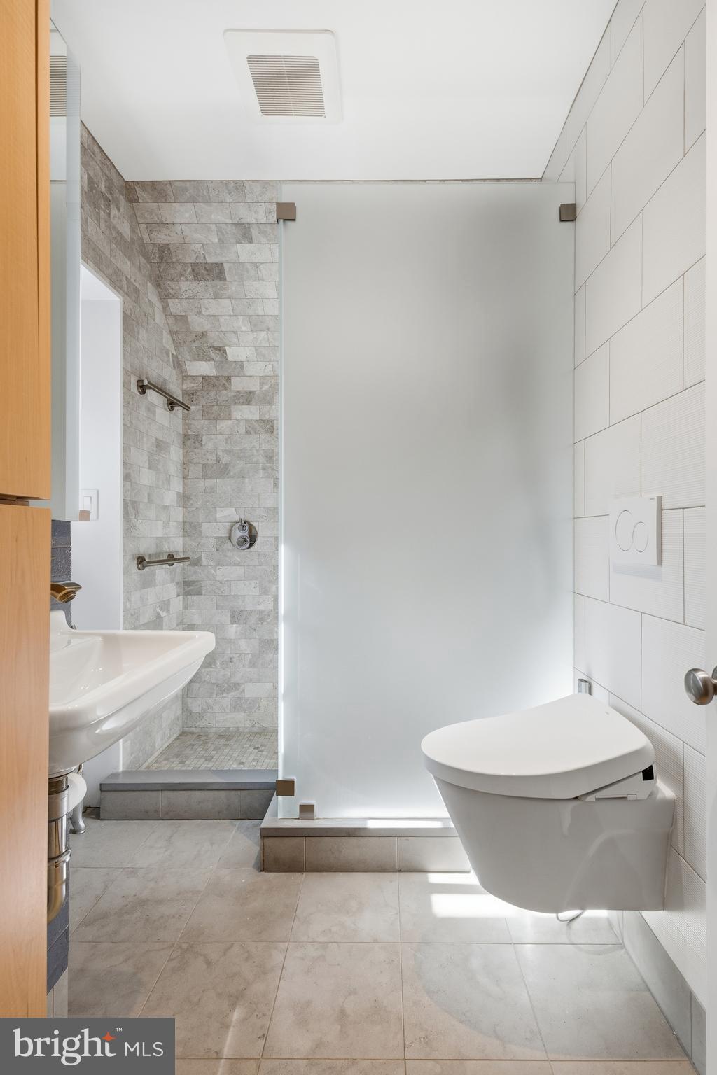 CHESTNUT HILL - Residential