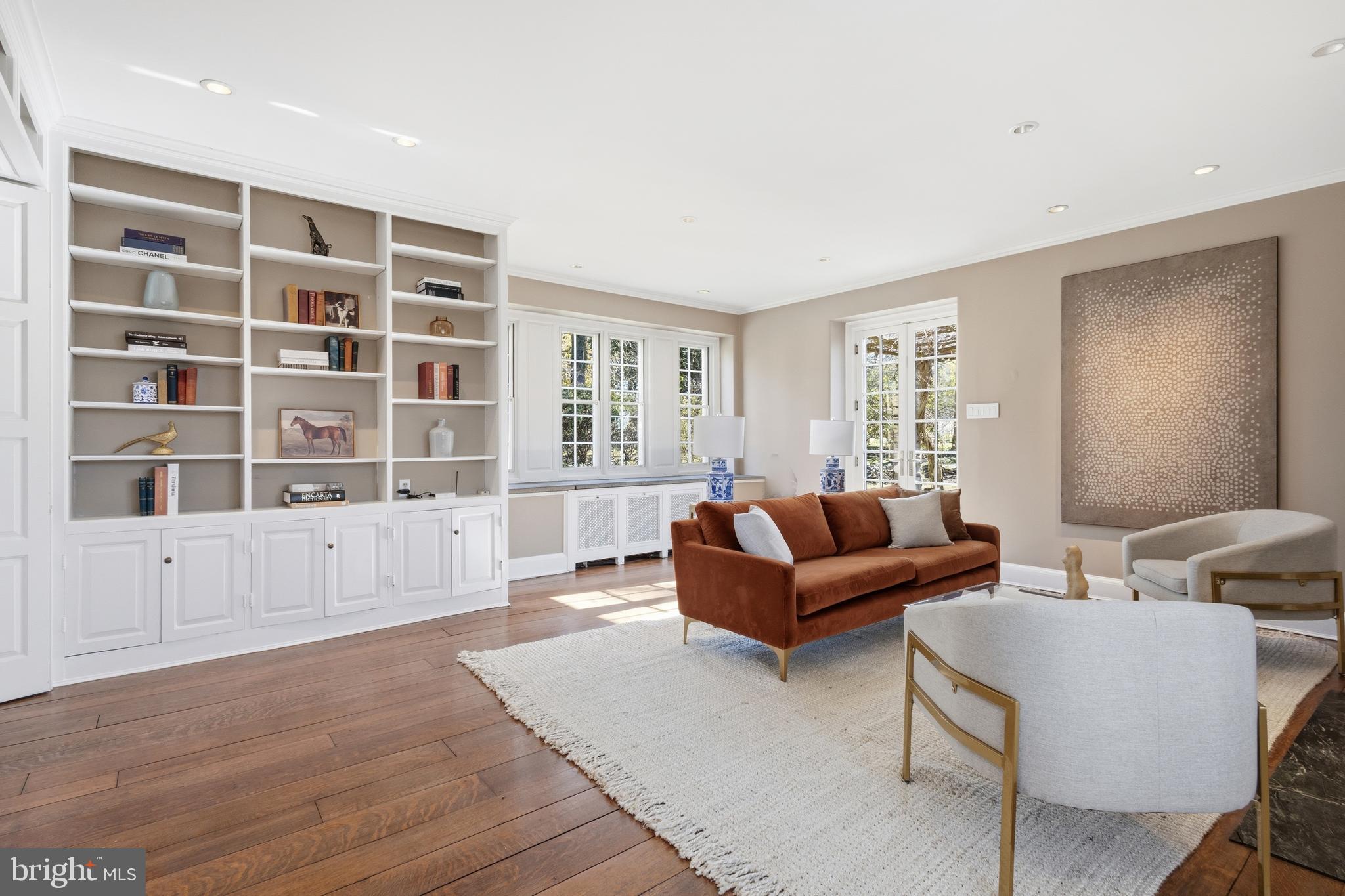 CHESTNUT HILL - Residential