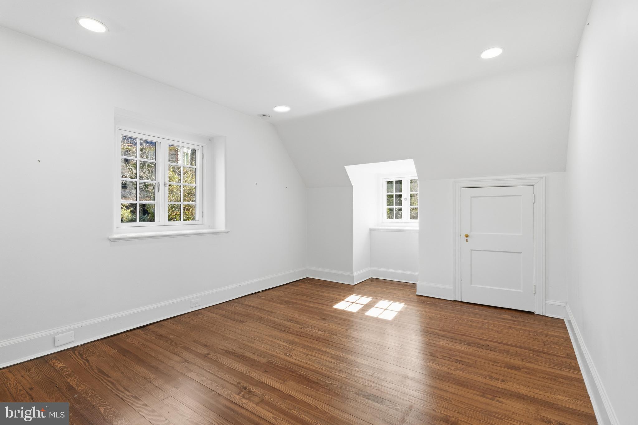 CHESTNUT HILL - Residential