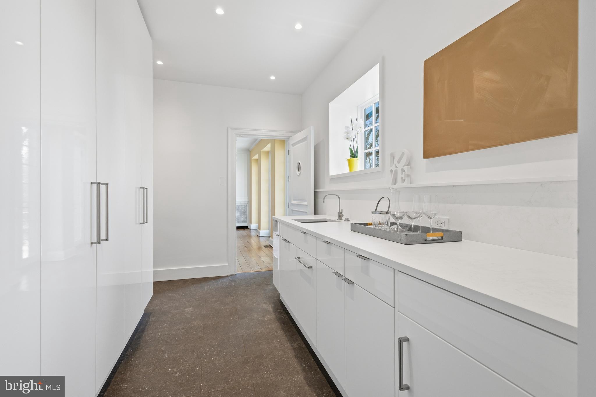 CHESTNUT HILL - Residential