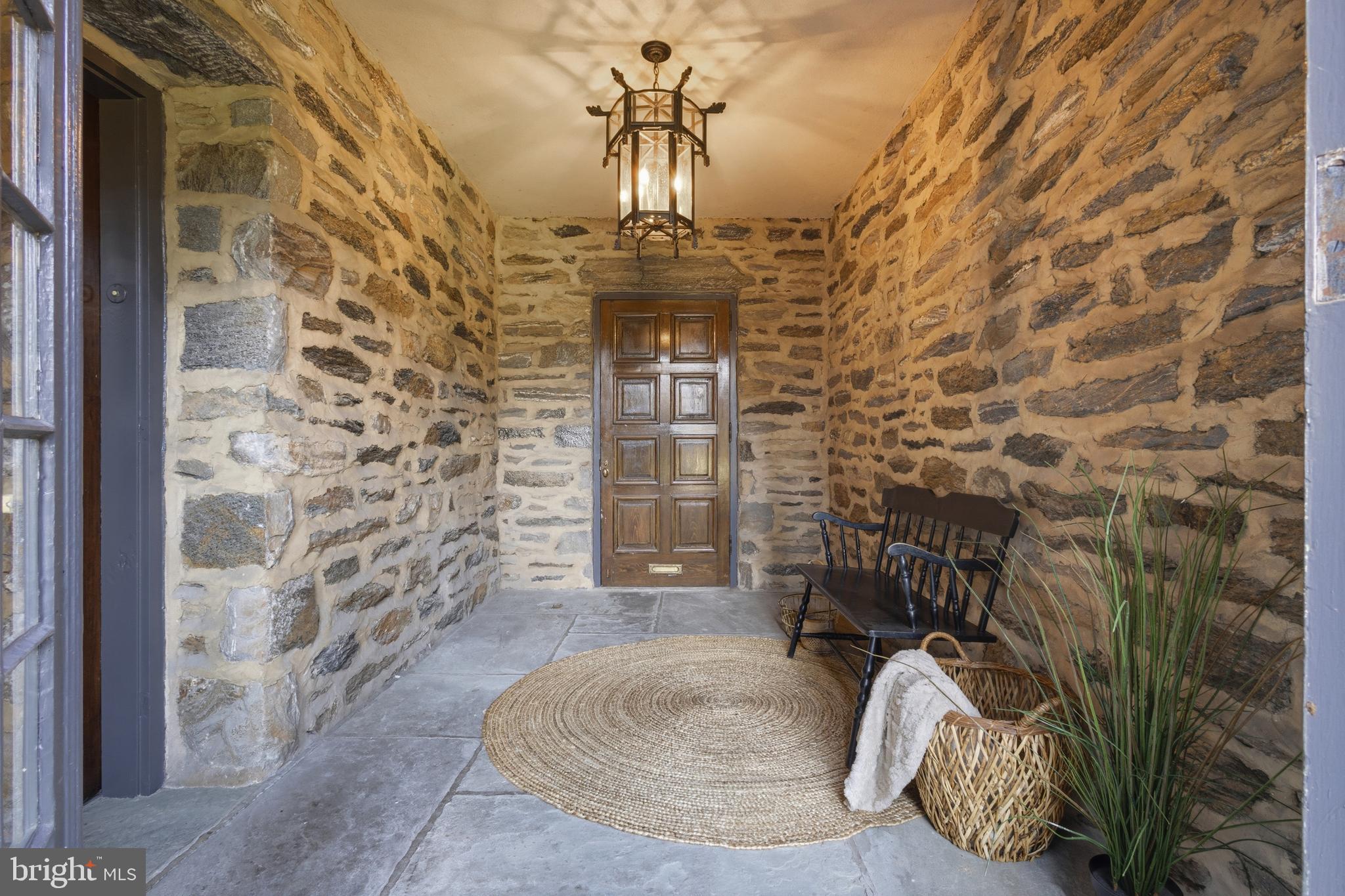 CHESTNUT HILL - Residential