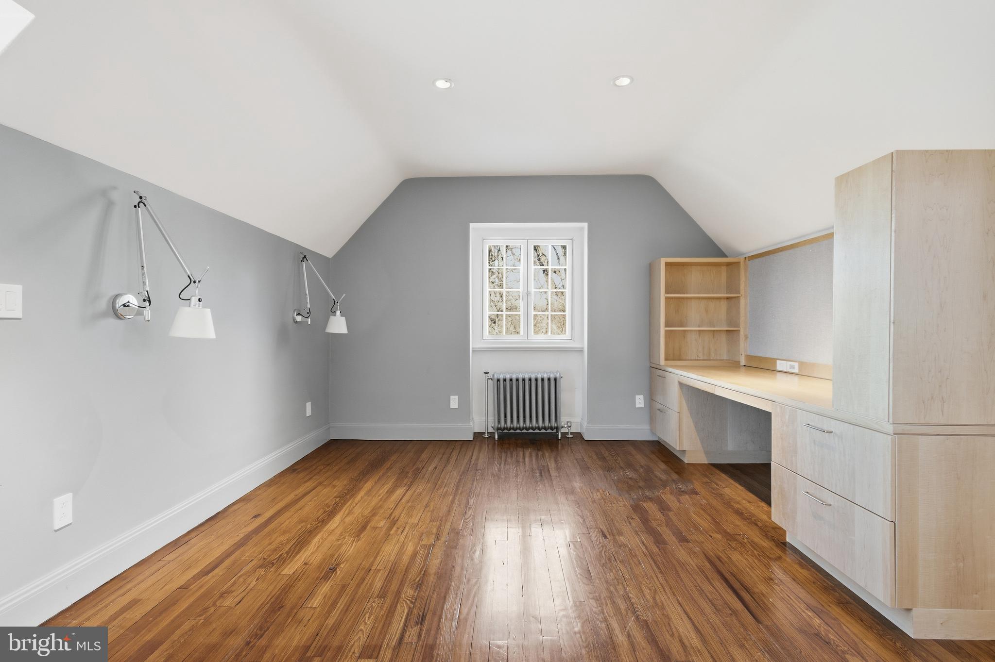 CHESTNUT HILL - Residential