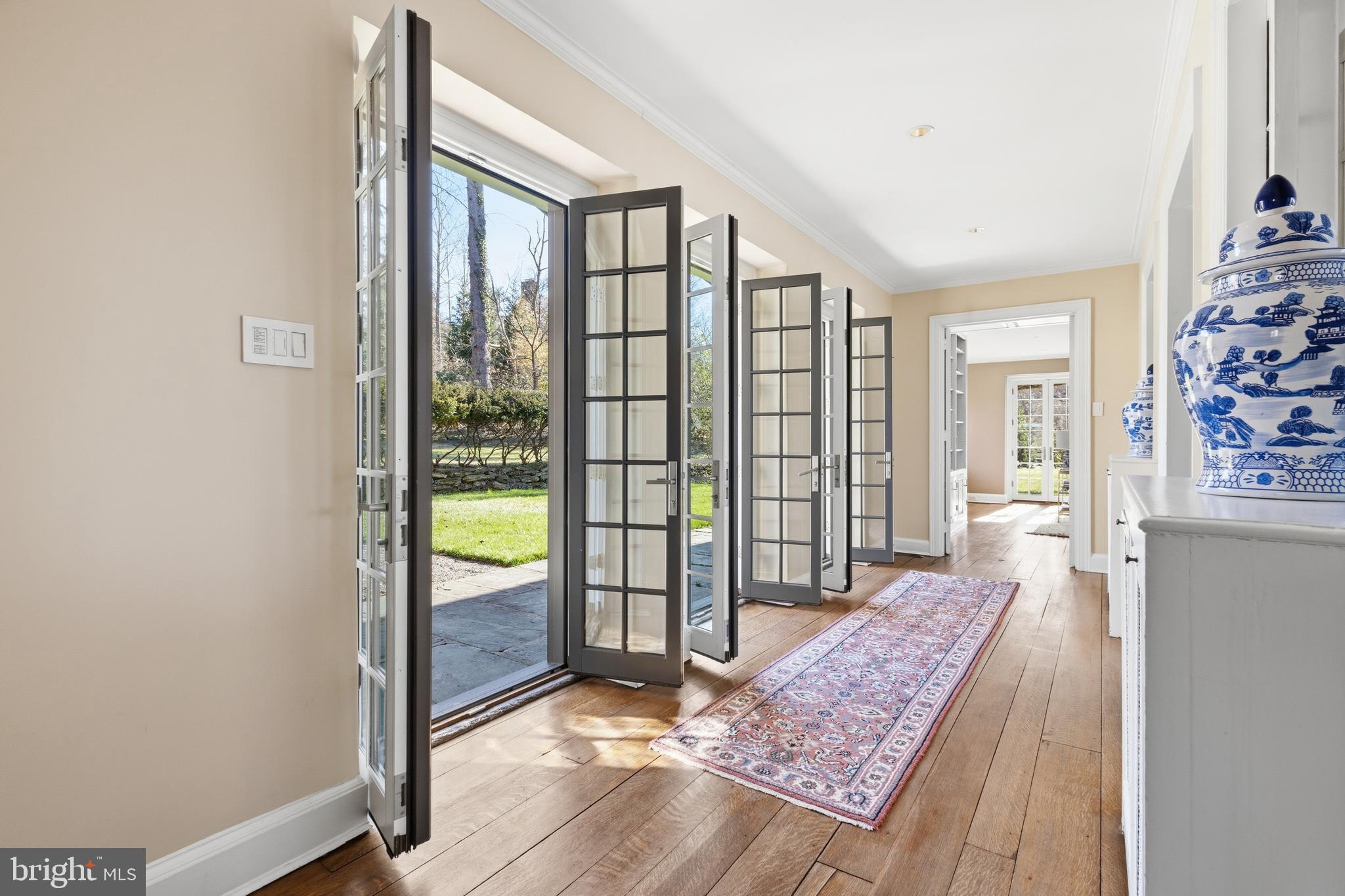 CHESTNUT HILL - Residential