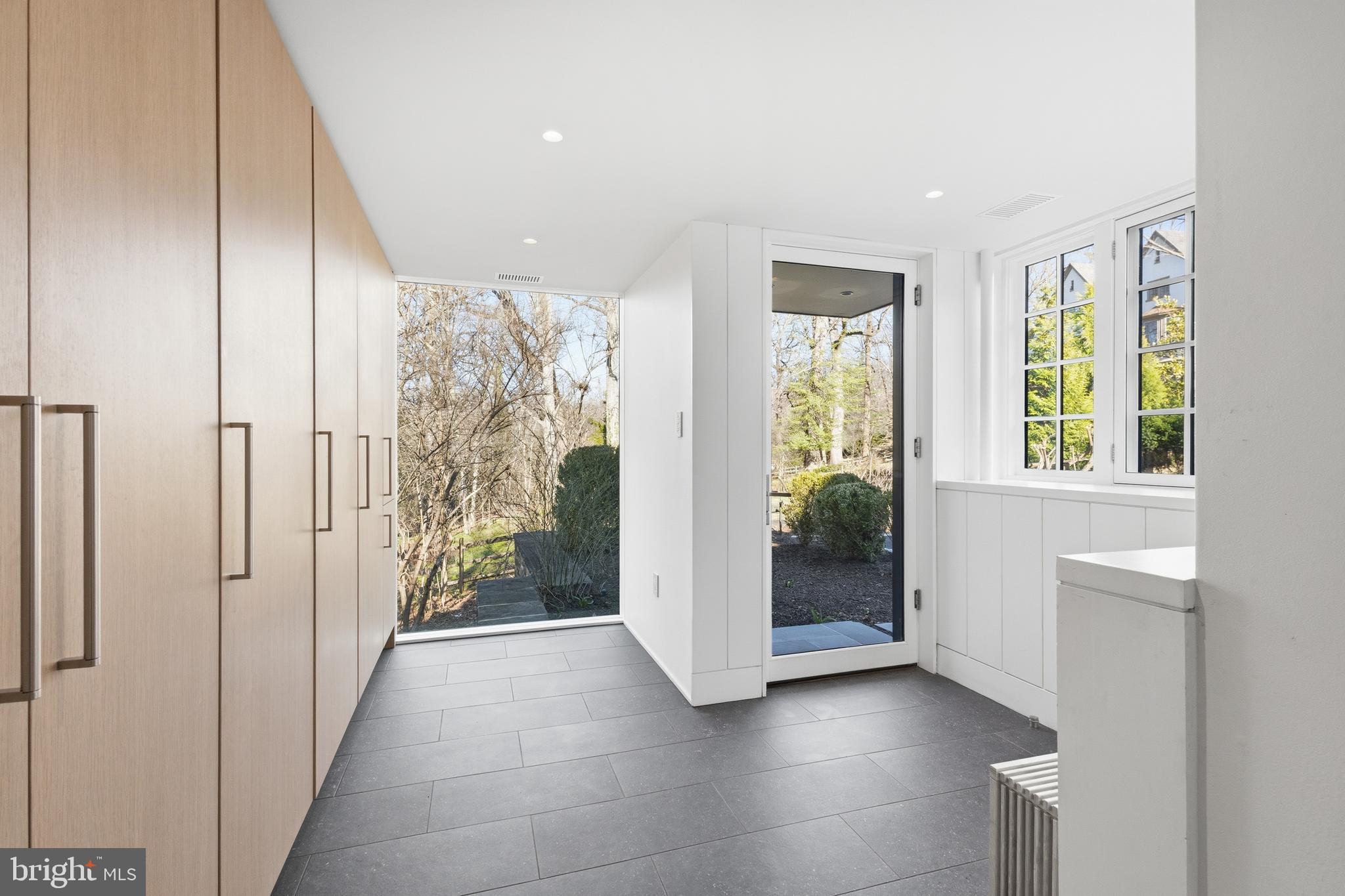 CHESTNUT HILL - Residential