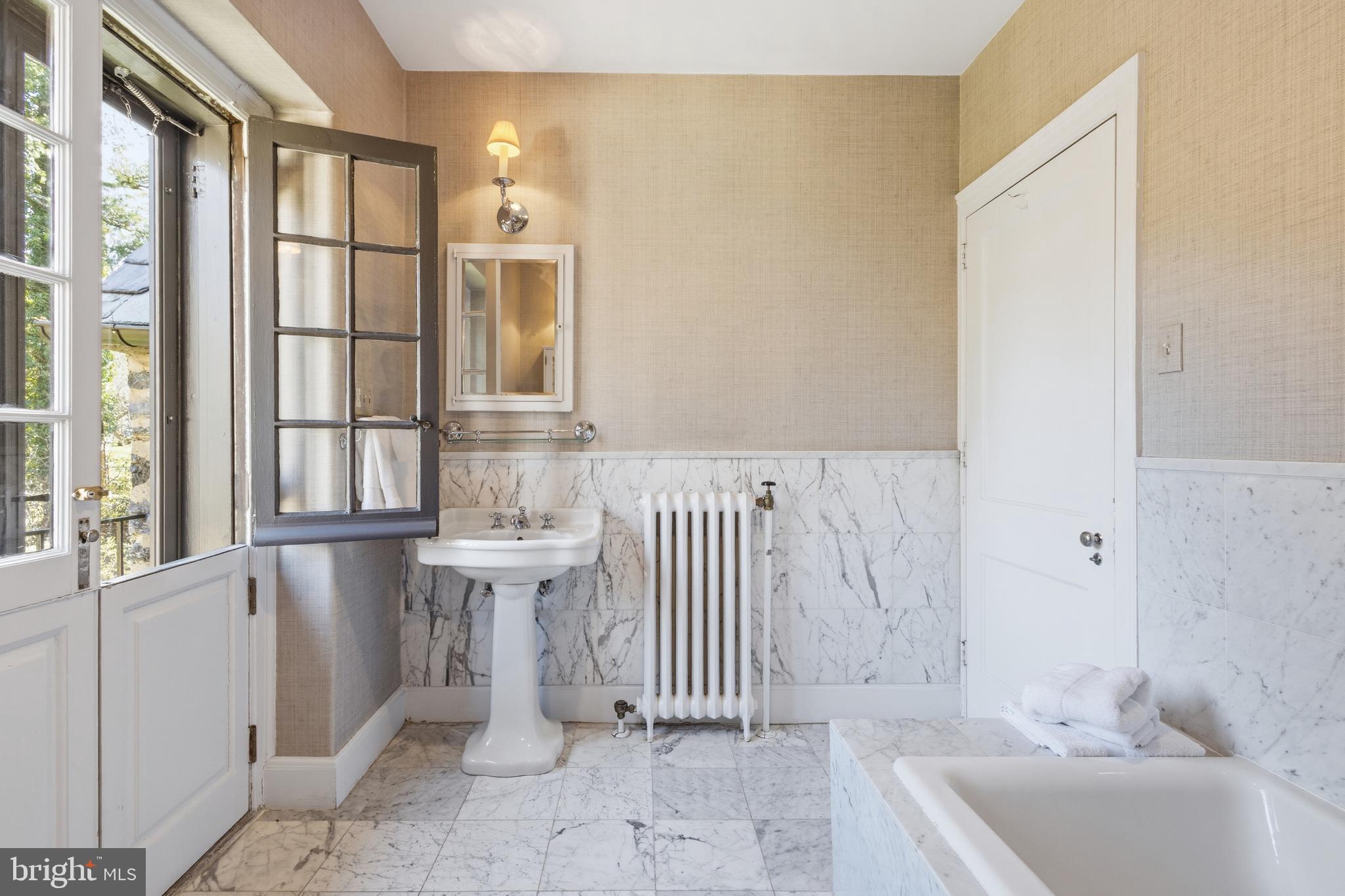 CHESTNUT HILL - Residential