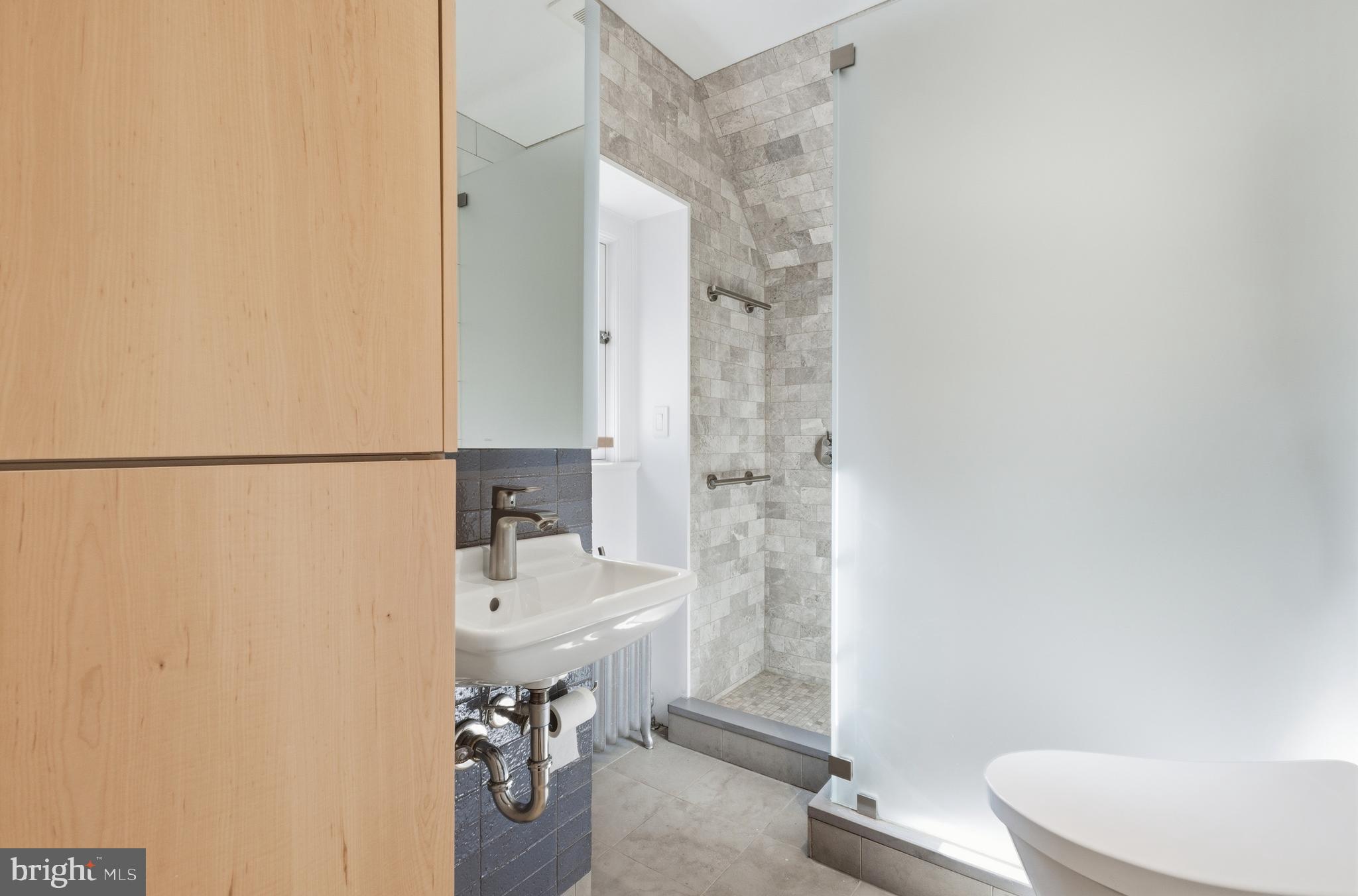 CHESTNUT HILL - Residential