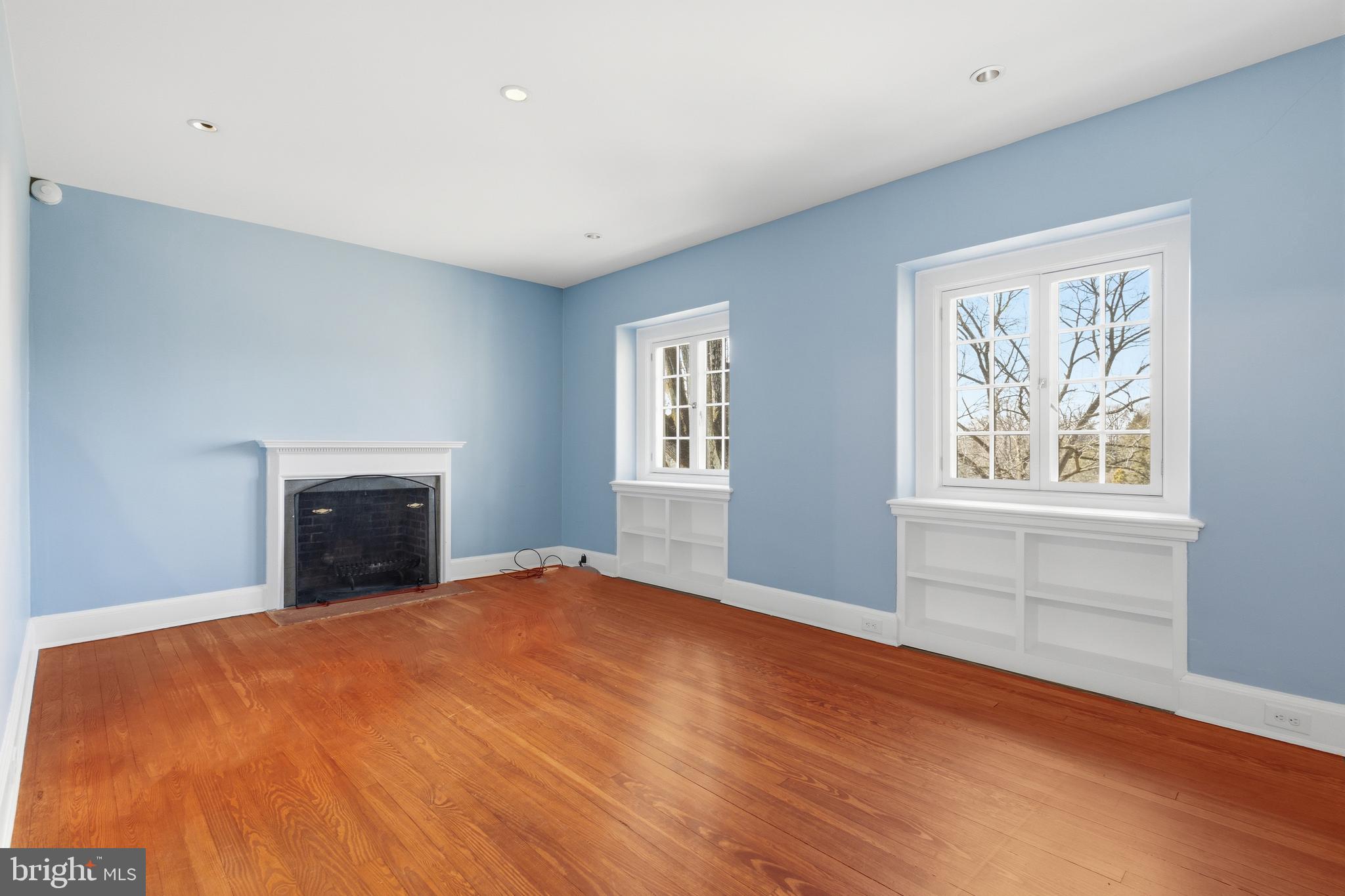 CHESTNUT HILL - Residential