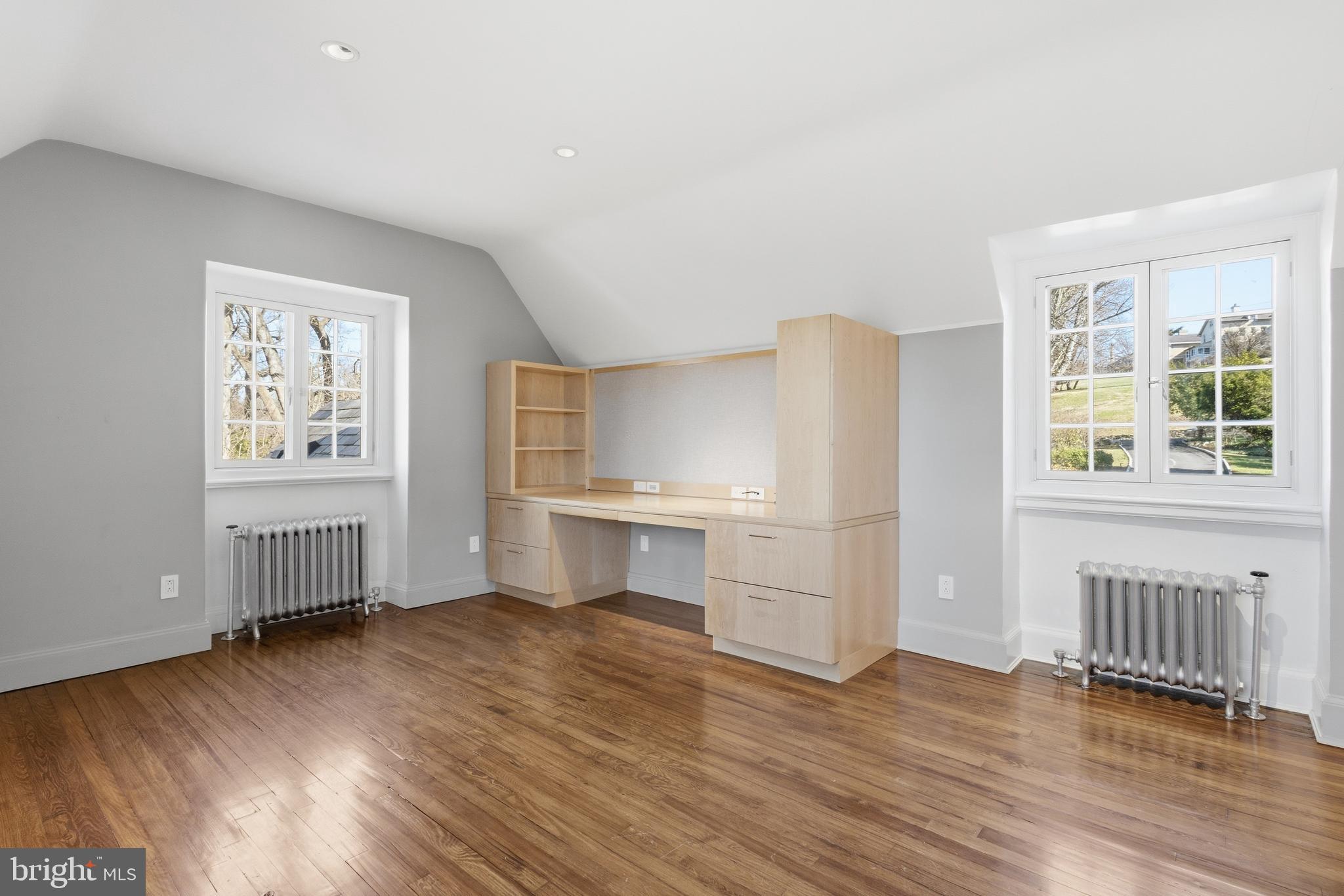 CHESTNUT HILL - Residential