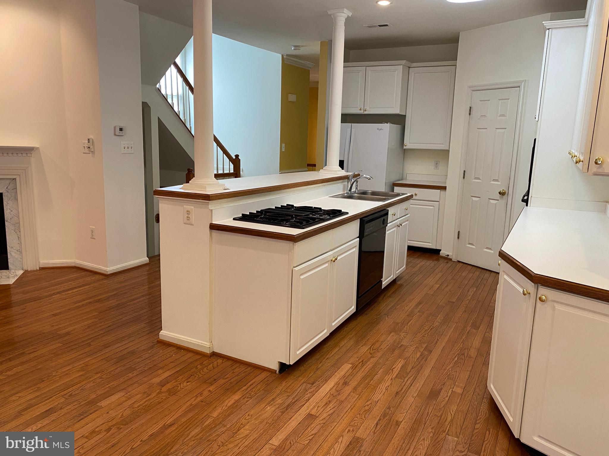 RANDOM HILLS - Residential Lease