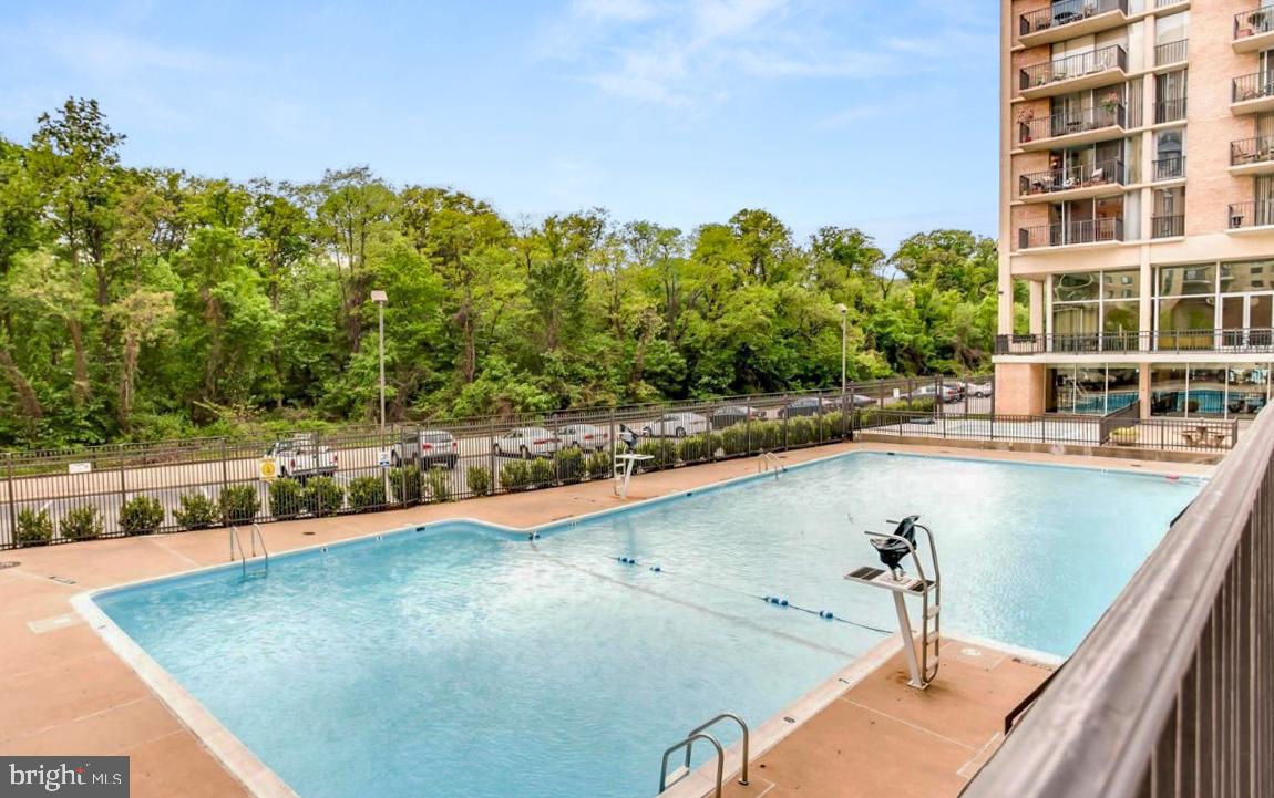 THE CARLTON - Residential