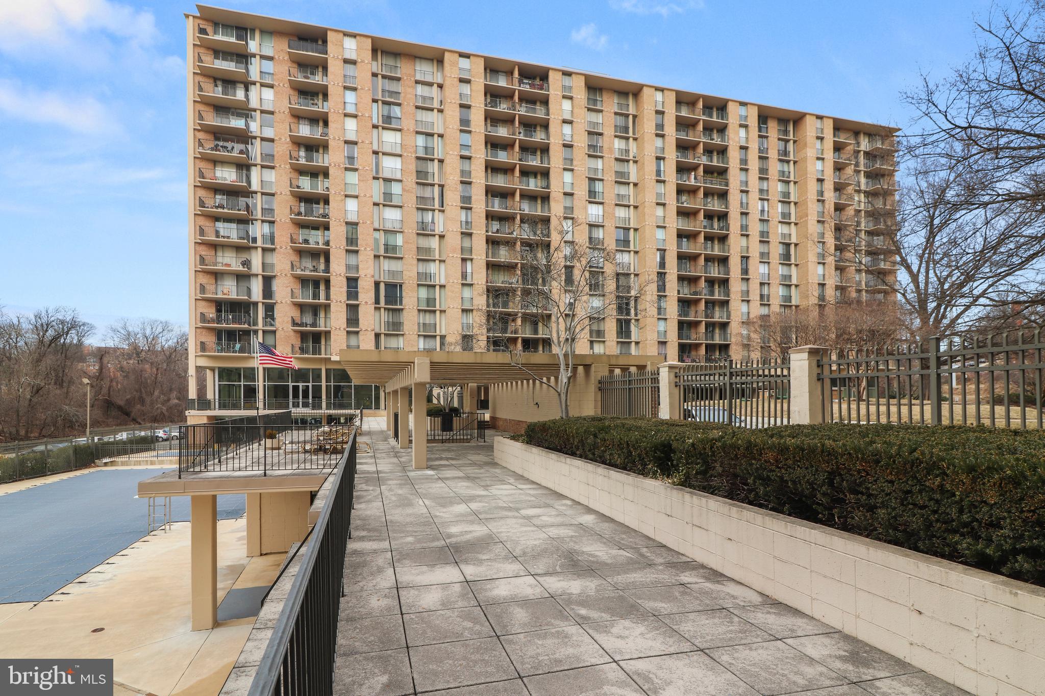 THE CARLTON - Residential