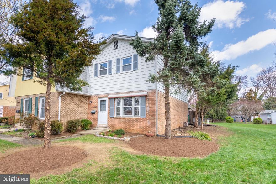 Can't beat this convenient  Annapolis location! Admiral Heights and all it has to offer! 3 level town home. Wood floors throughout. Spacious open floor plan. Sunny eat in kitchen. Interior freshly painted. End unit for privacy and plenty of parking.Minutes to all major routes. Walking distance to West Annapolis that includes retail, restaurants and spa's. Add your finishing touches.As is.