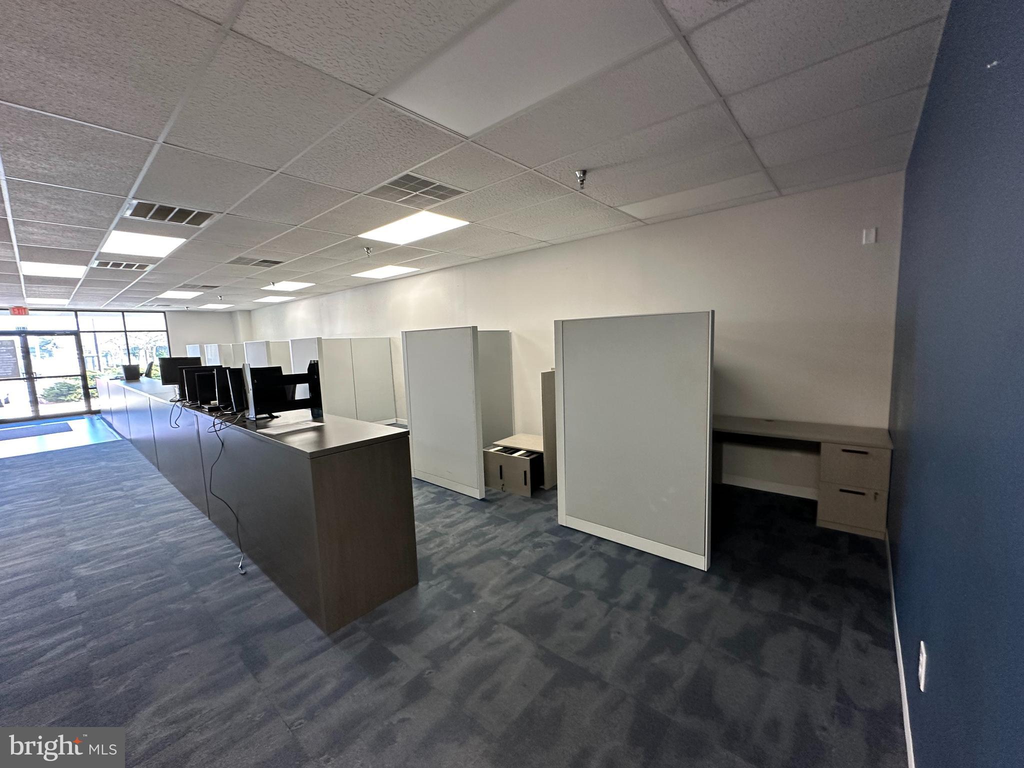 Beautiful renovated turn key office in retail strip center with three private offices , counter, office cubicles, Two bathrooms, storage room, key room and kitchen.
Other possible uses could be spa/salon, retail, shared office, etc.
Individual free standing highway sign included and extremely large parking lot.