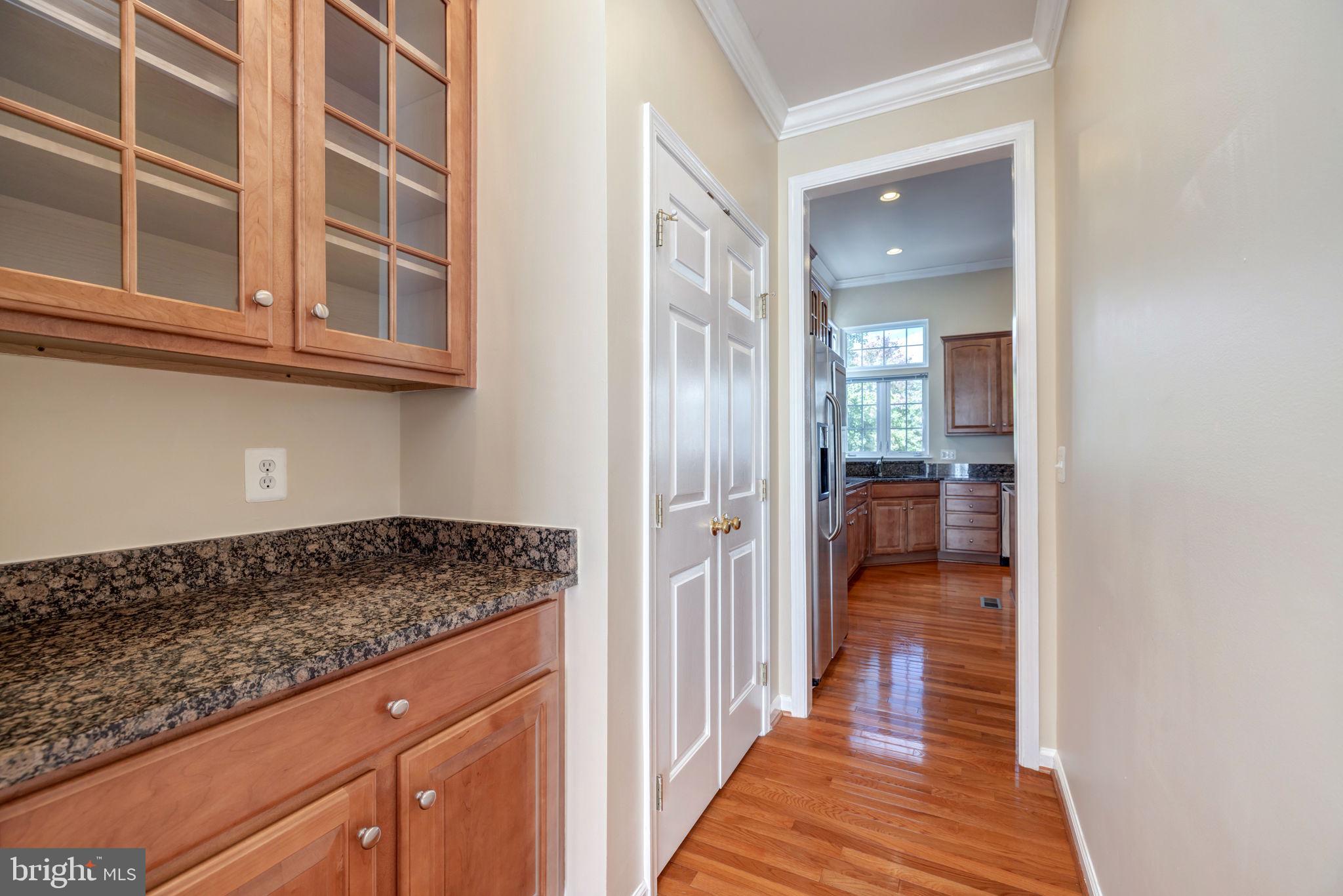 WINDSOR KNOLL - Residential Lease