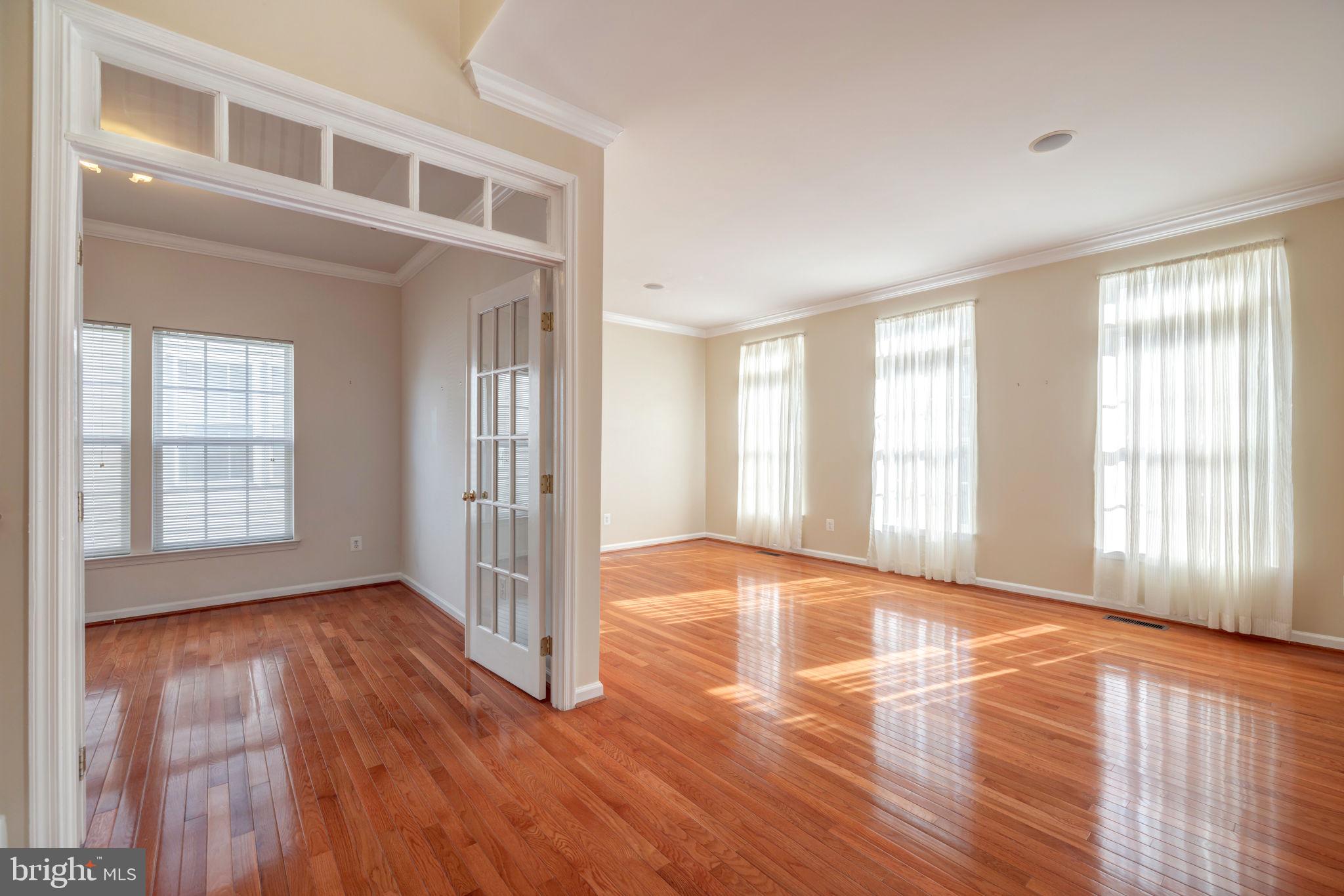 WINDSOR KNOLL - Residential Lease