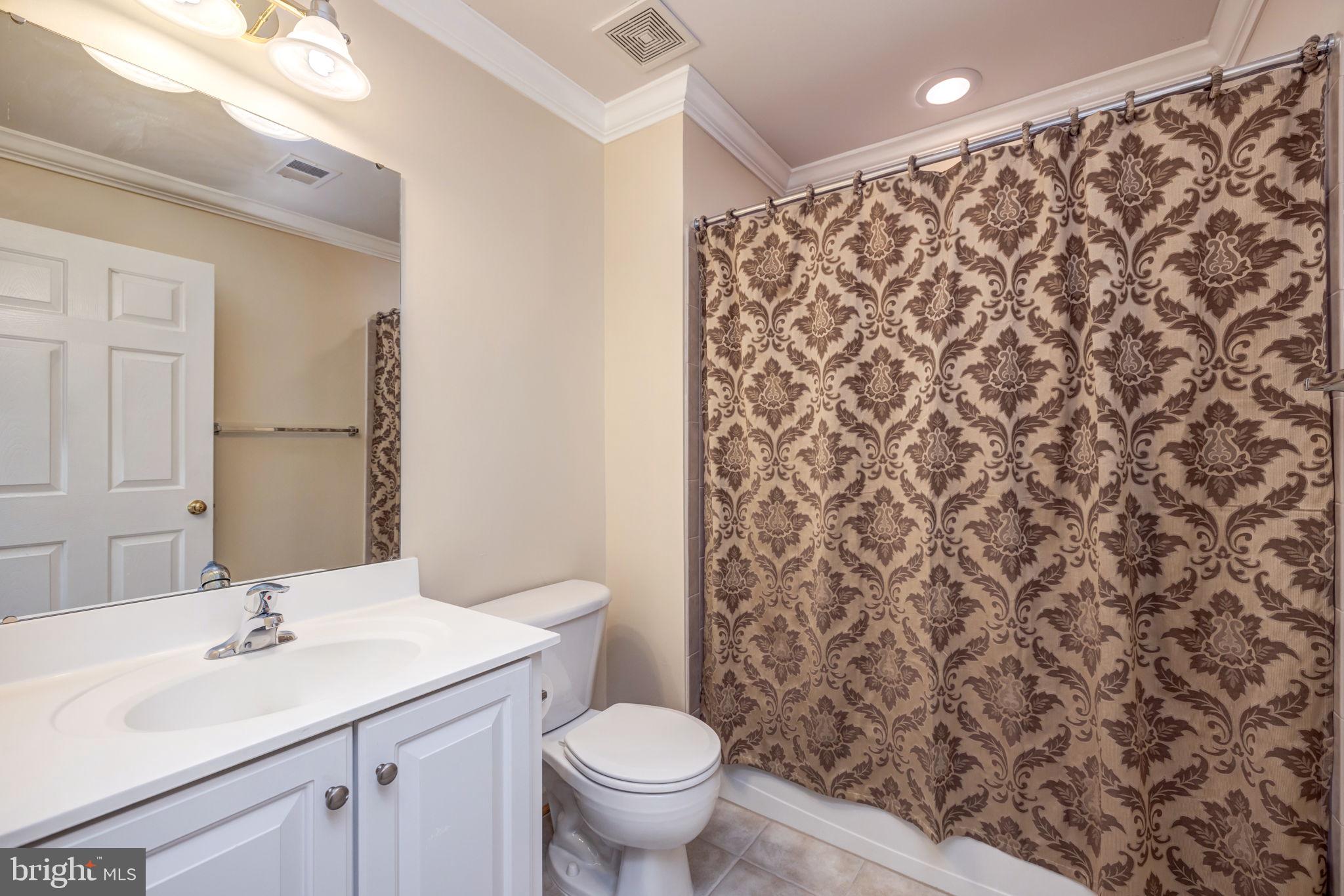 WINDSOR KNOLL - Residential Lease