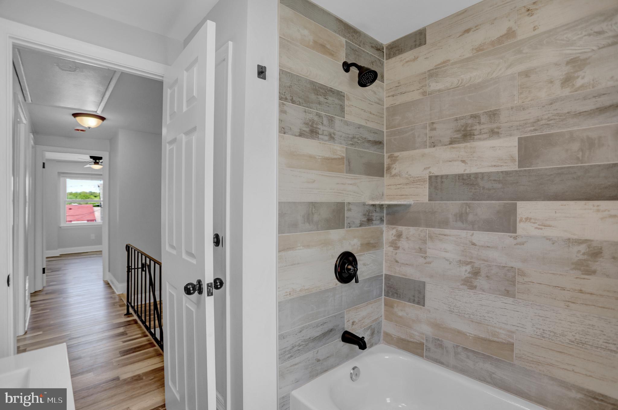 HOLLAND HILL - Residential