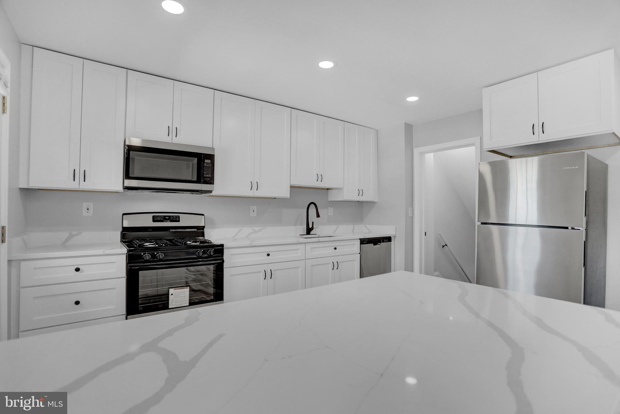 HOLLAND HILL - Residential