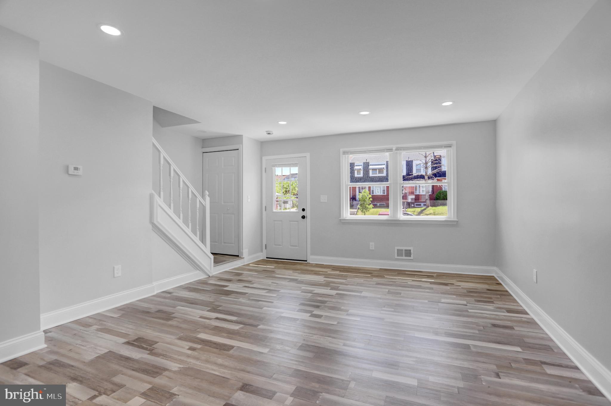 HOLLAND HILL - Residential