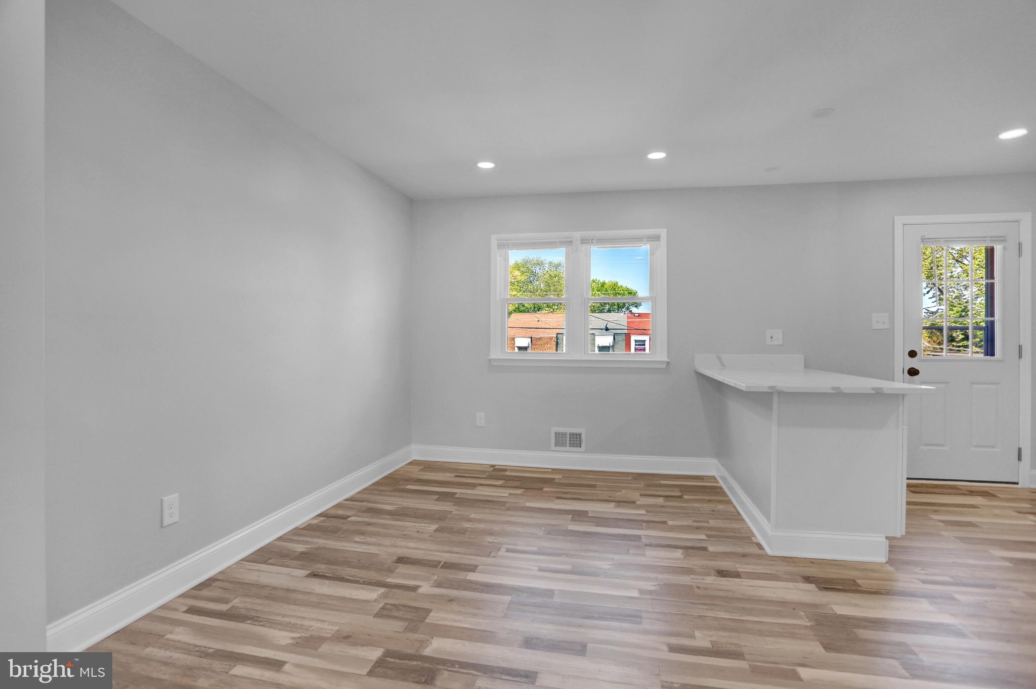 HOLLAND HILL - Residential