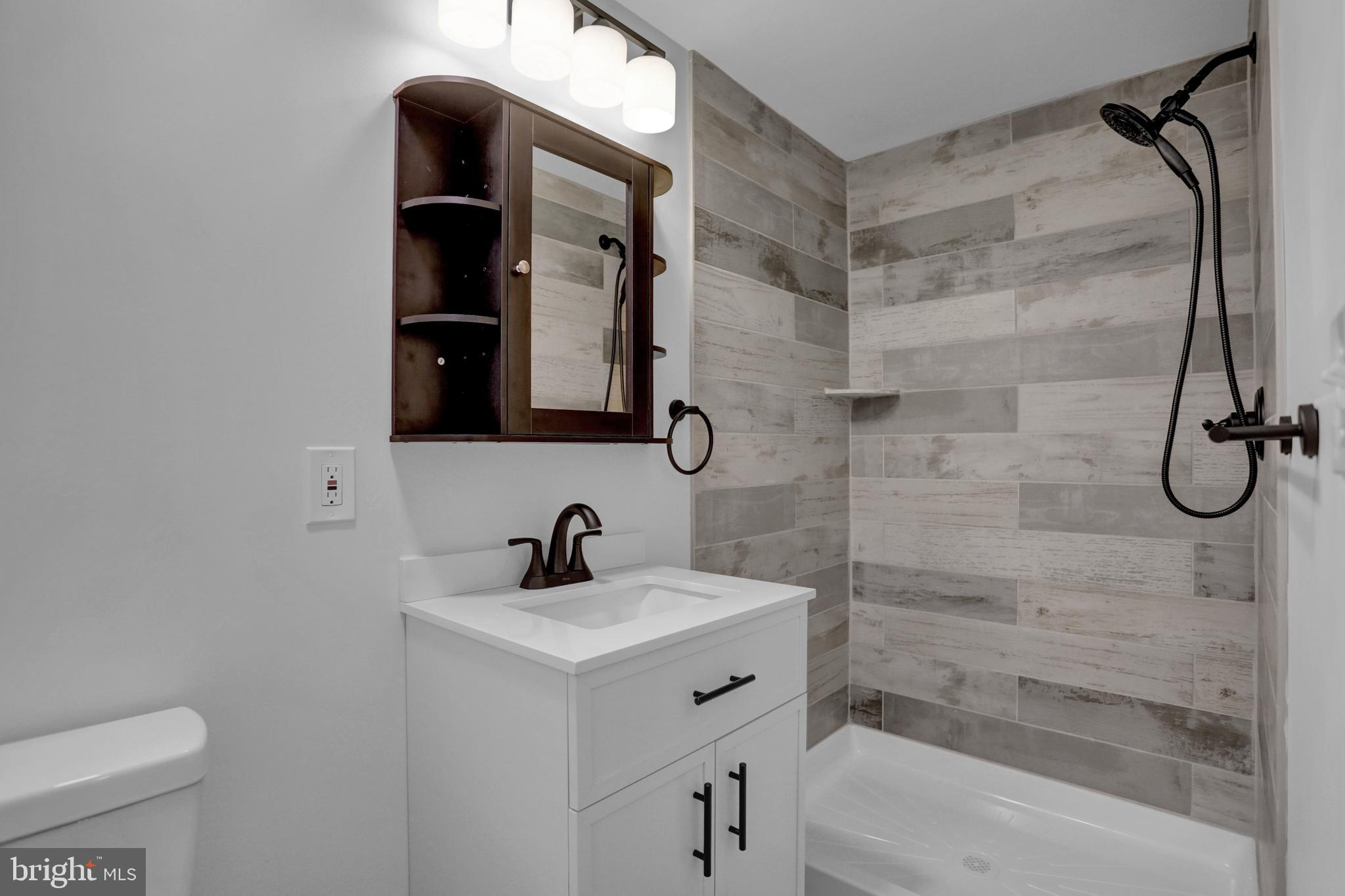 HOLLAND HILL - Residential