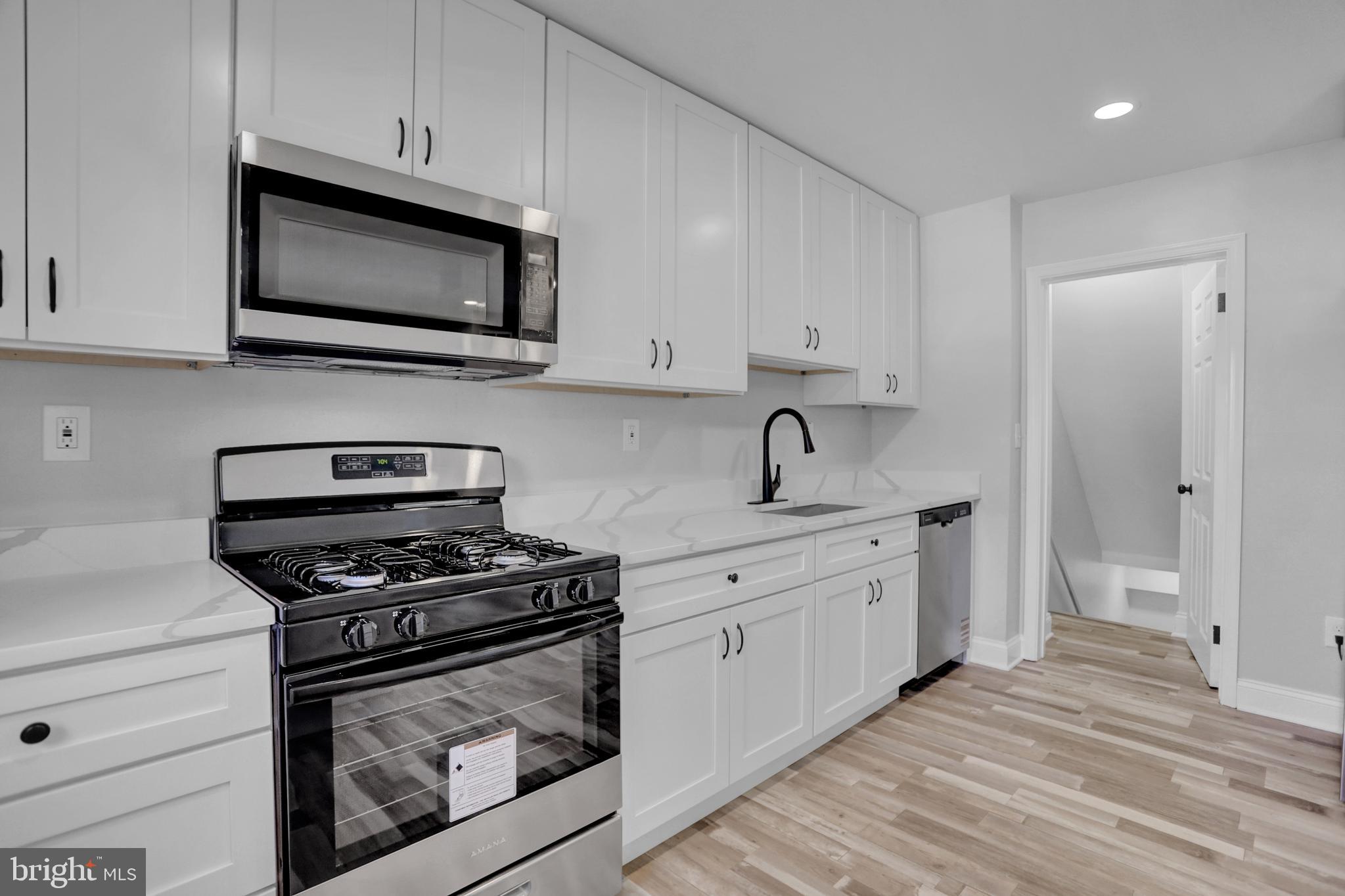 HOLLAND HILL - Residential