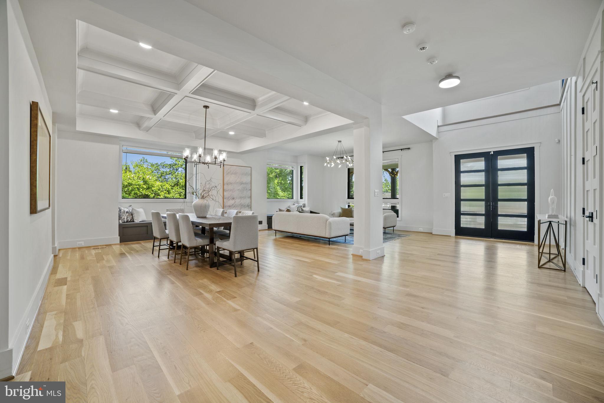 GOLF CLUB MANOR - Residential Lease