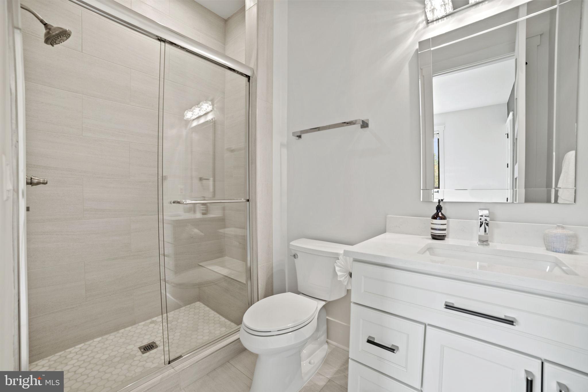 GOLF CLUB MANOR - Residential Lease