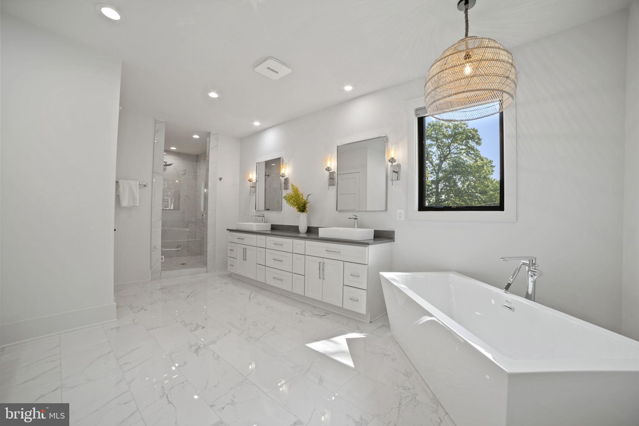 GOLF CLUB MANOR - Residential Lease