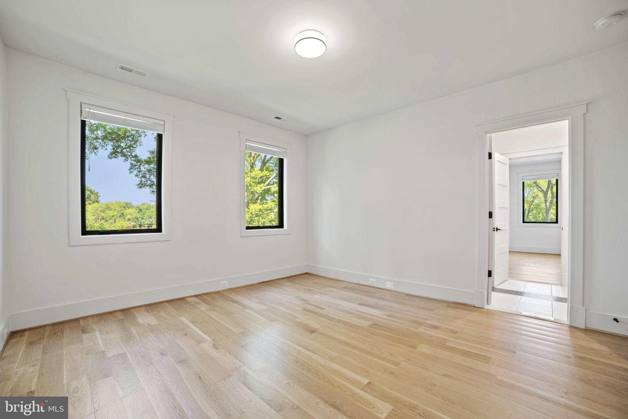 GOLF CLUB MANOR - Residential Lease