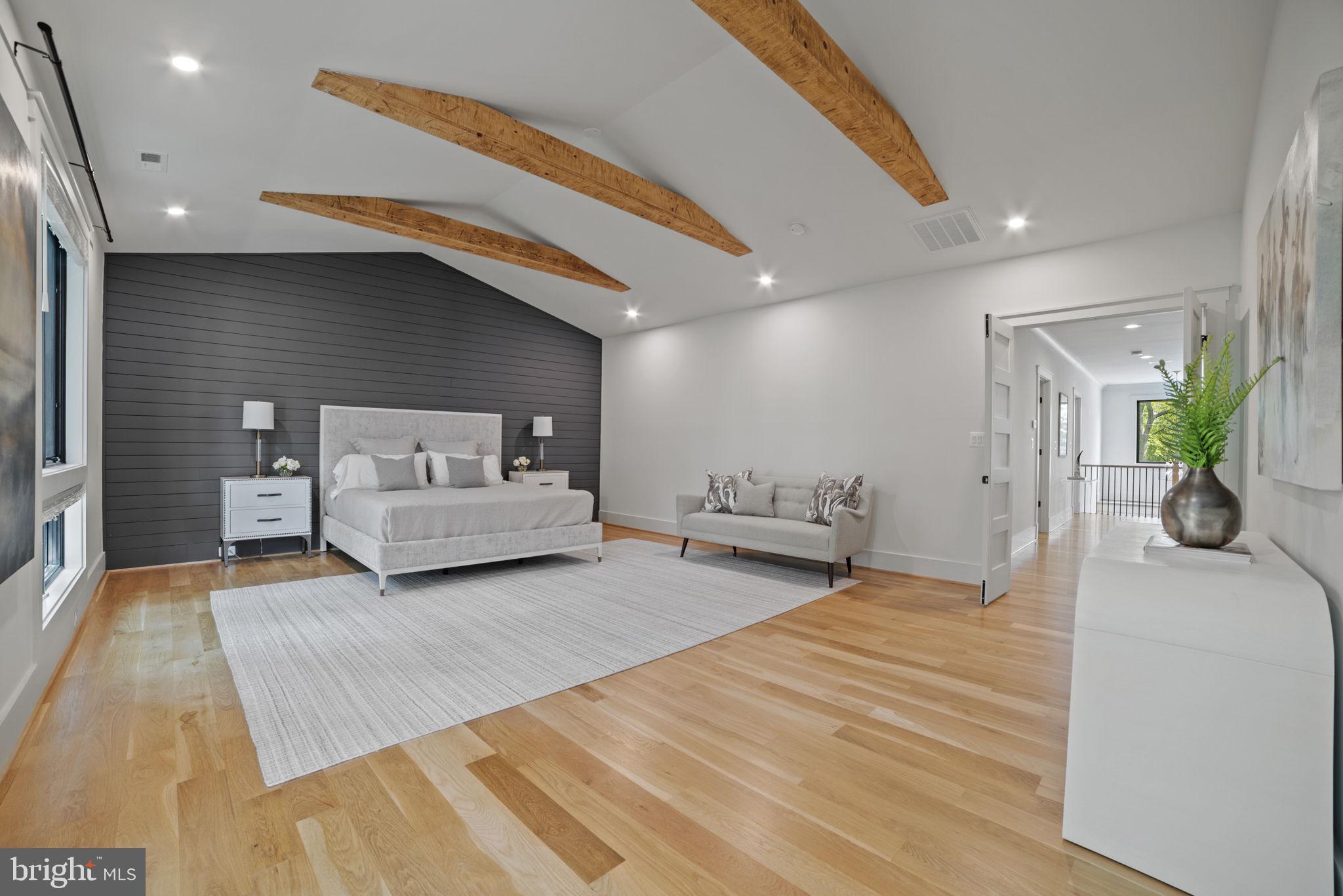 GOLF CLUB MANOR - Residential Lease