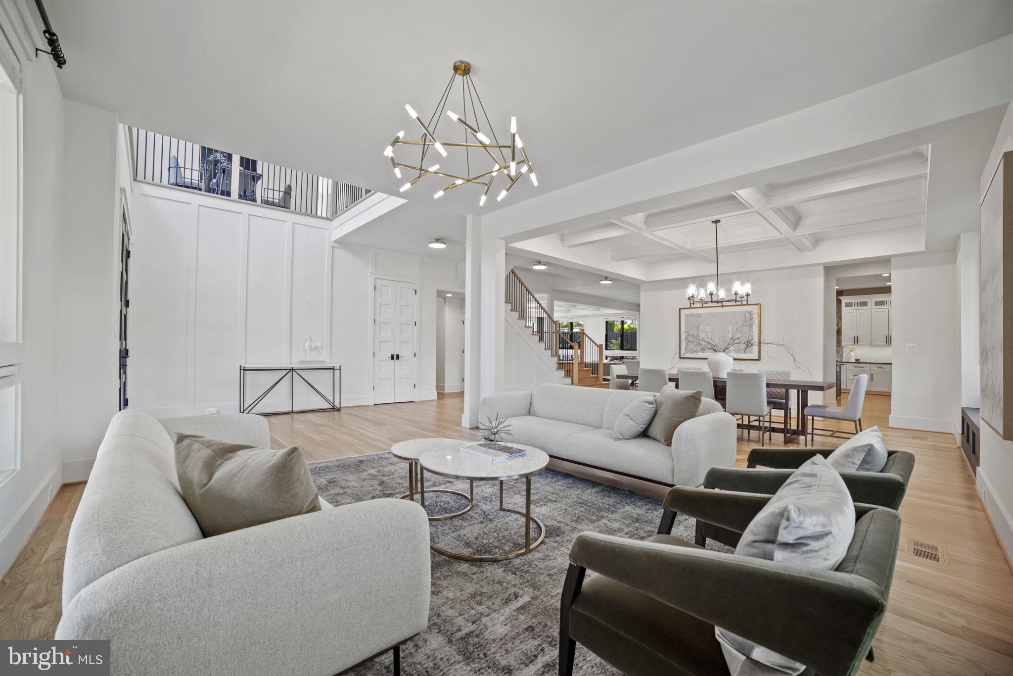 GOLF CLUB MANOR - Residential Lease