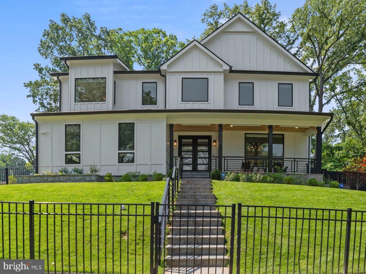 GOLF CLUB MANOR - Residential Lease