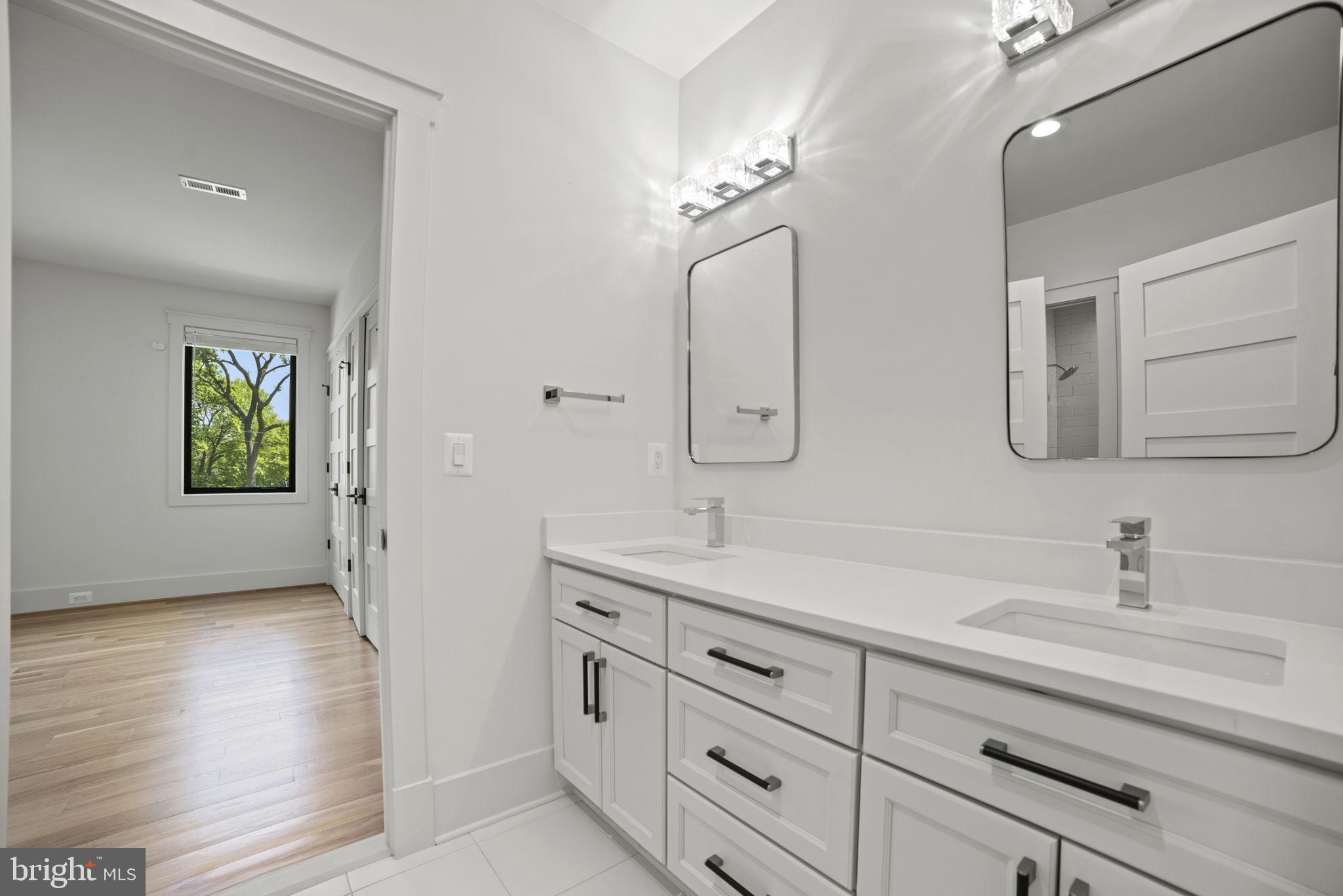 GOLF CLUB MANOR - Residential Lease