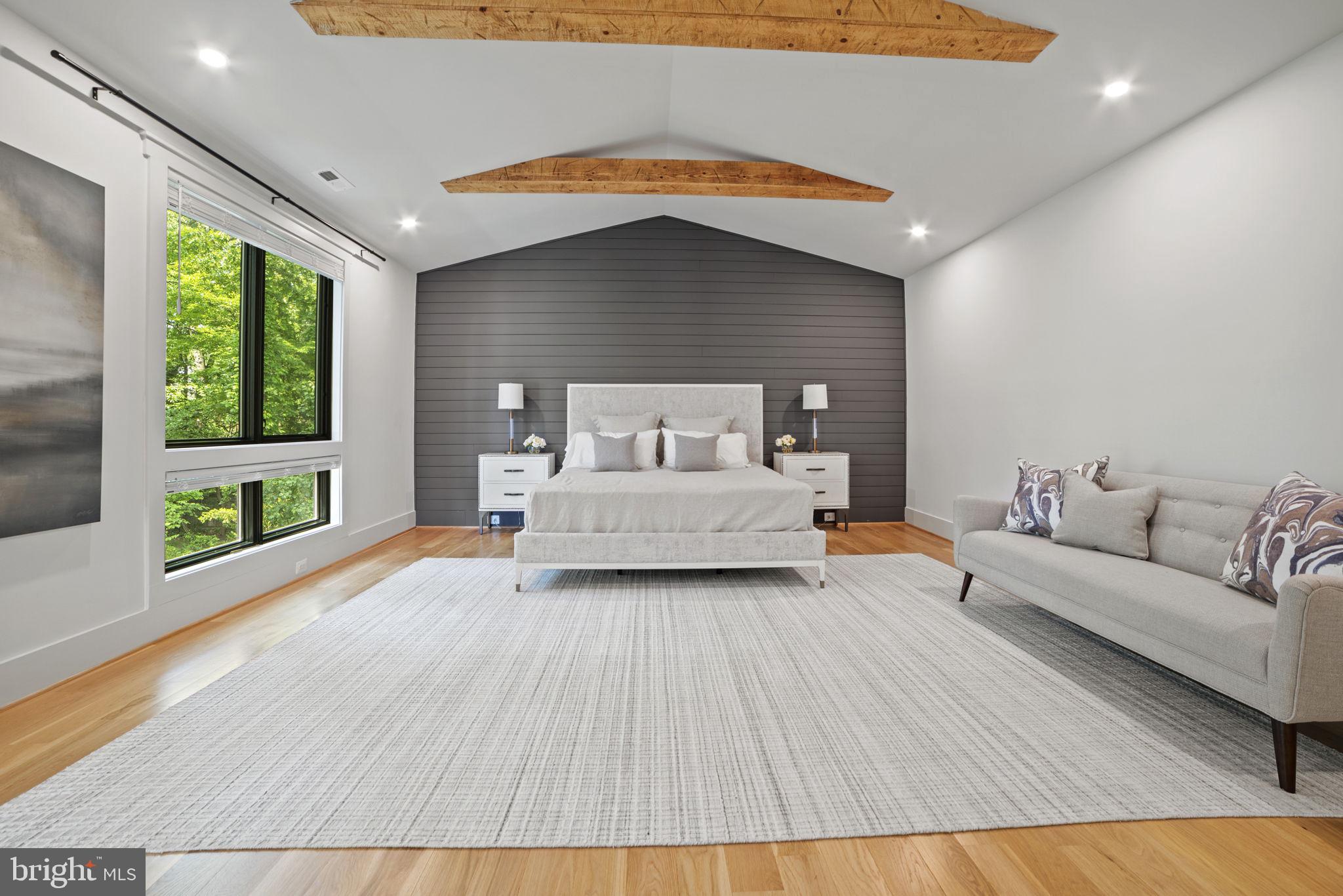 GOLF CLUB MANOR - Residential Lease