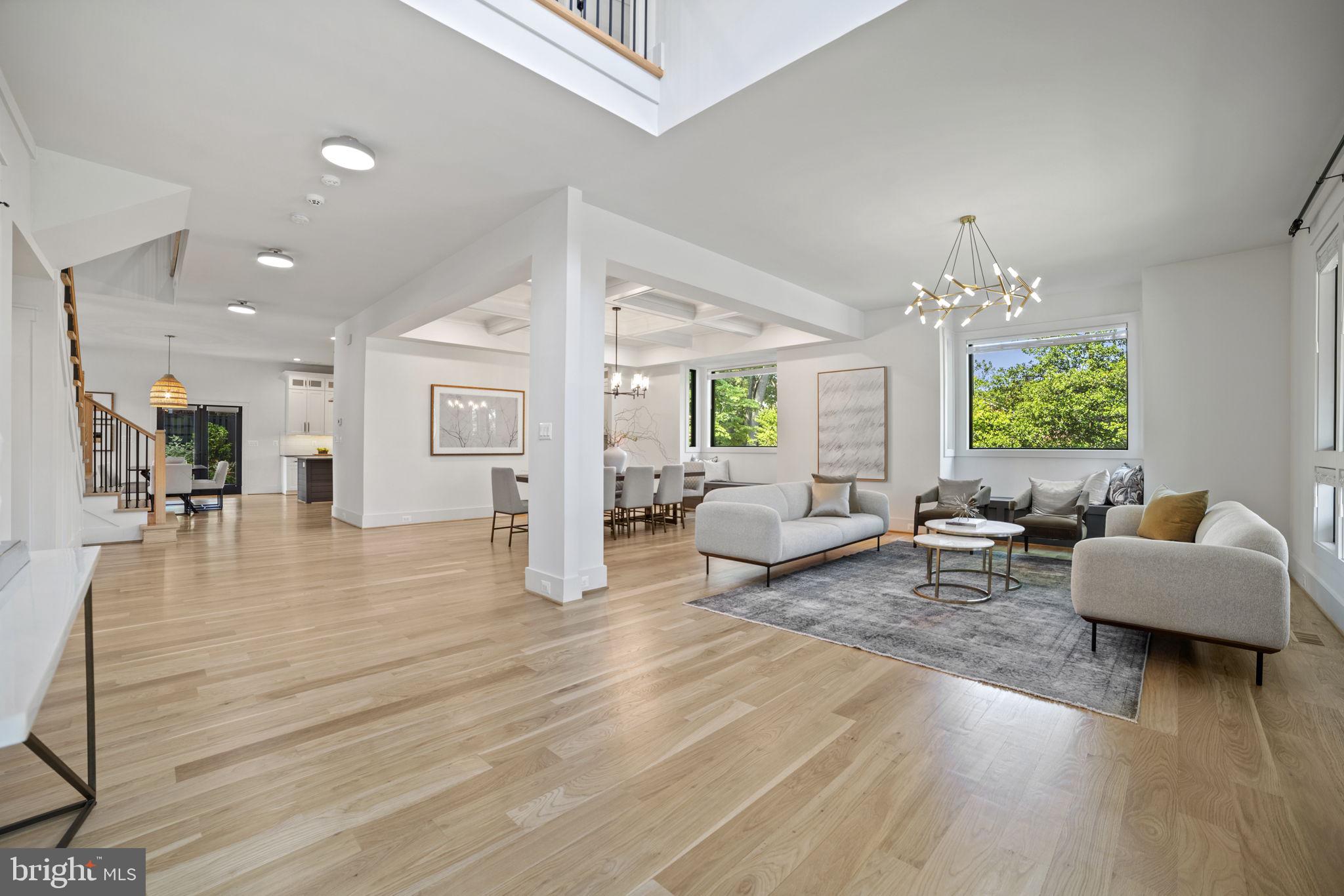 GOLF CLUB MANOR - Residential Lease