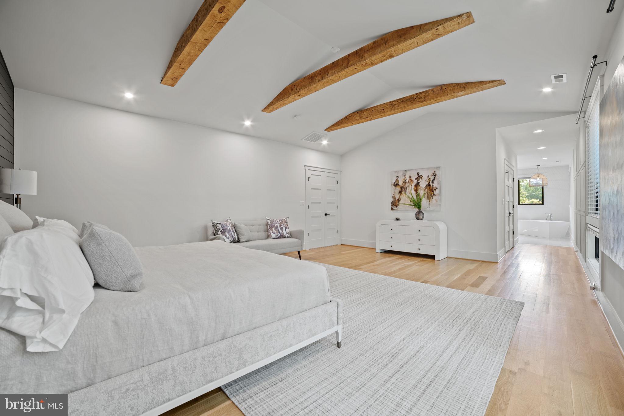 GOLF CLUB MANOR - Residential Lease