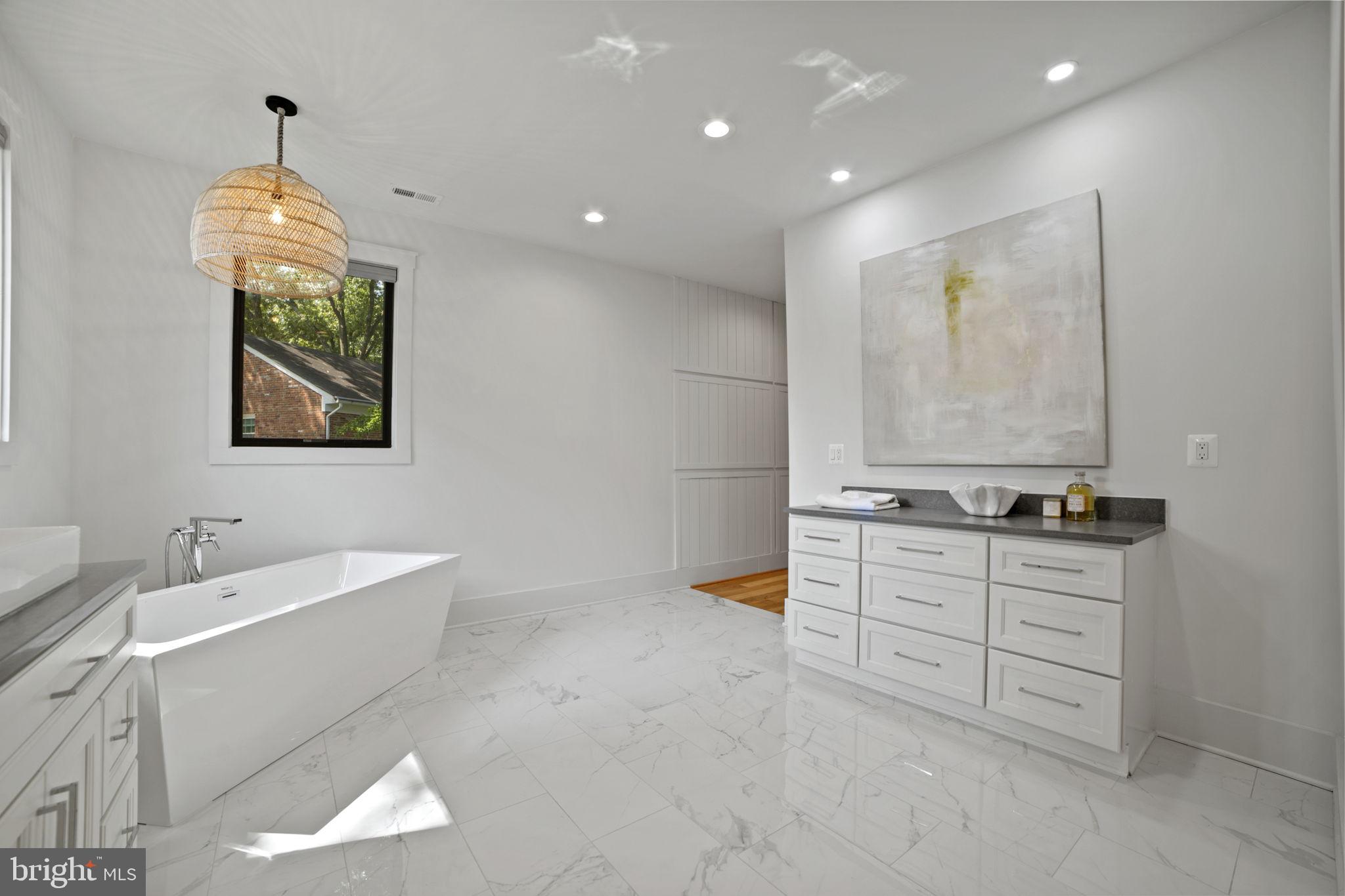 GOLF CLUB MANOR - Residential Lease