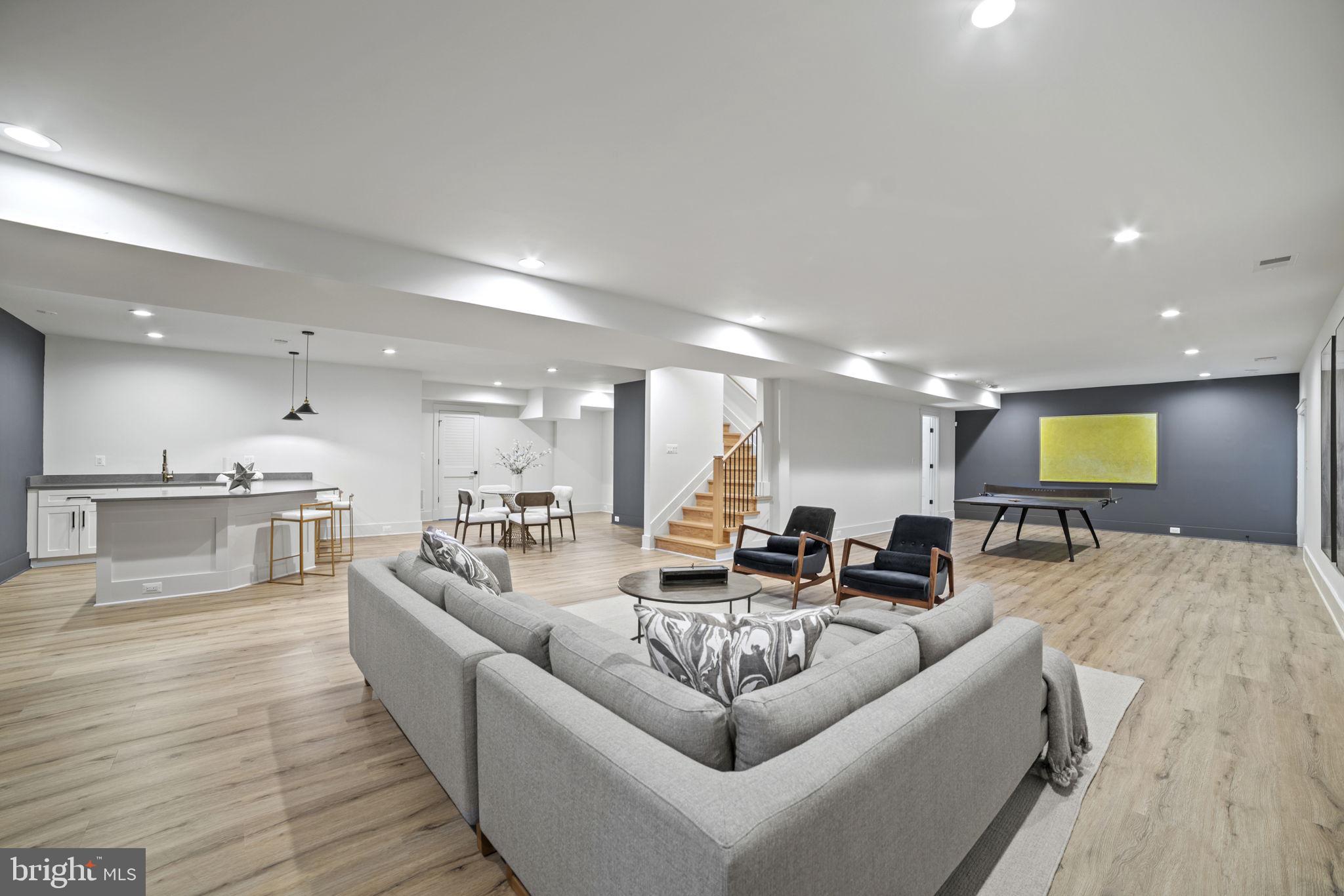 GOLF CLUB MANOR - Residential Lease