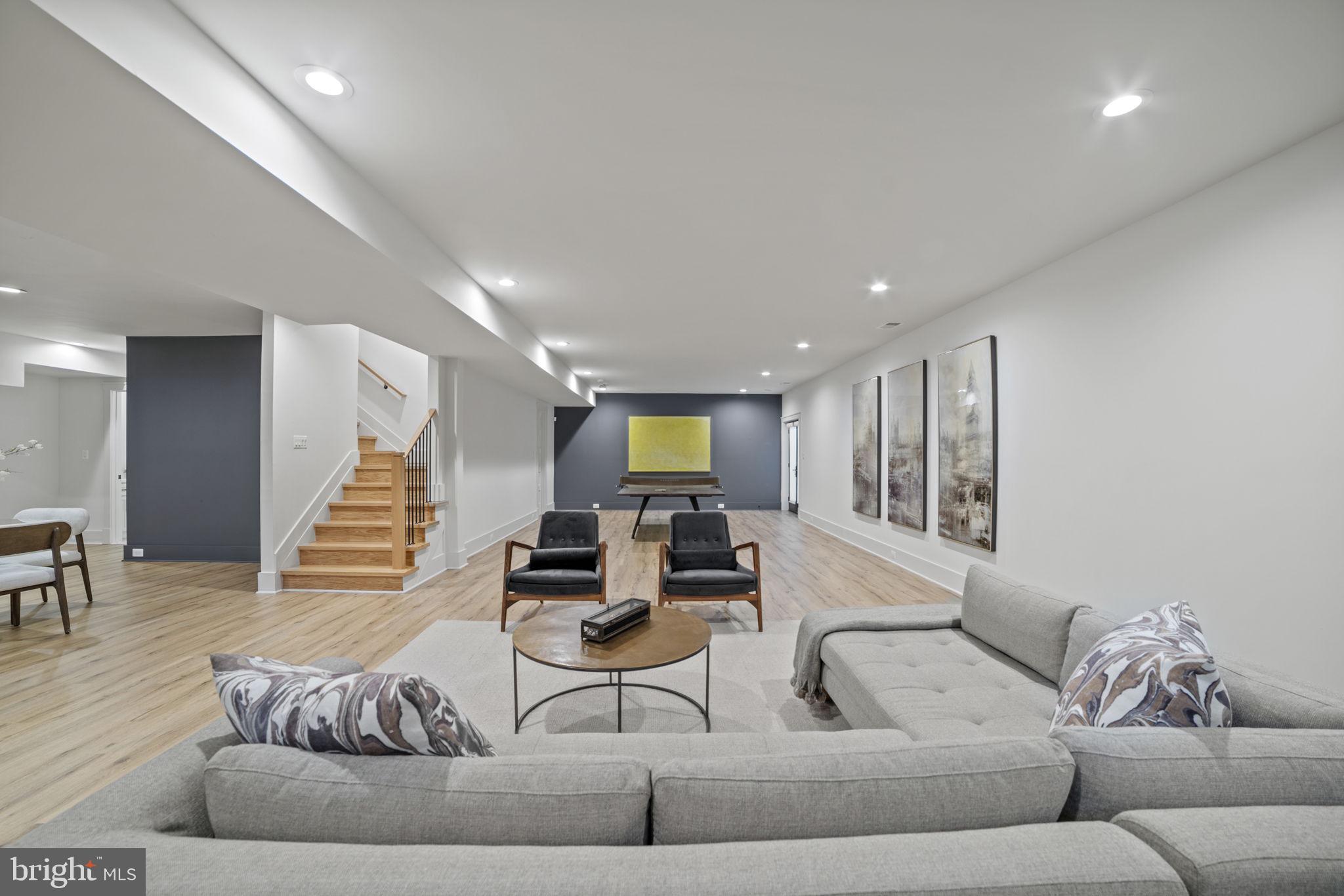 GOLF CLUB MANOR - Residential Lease