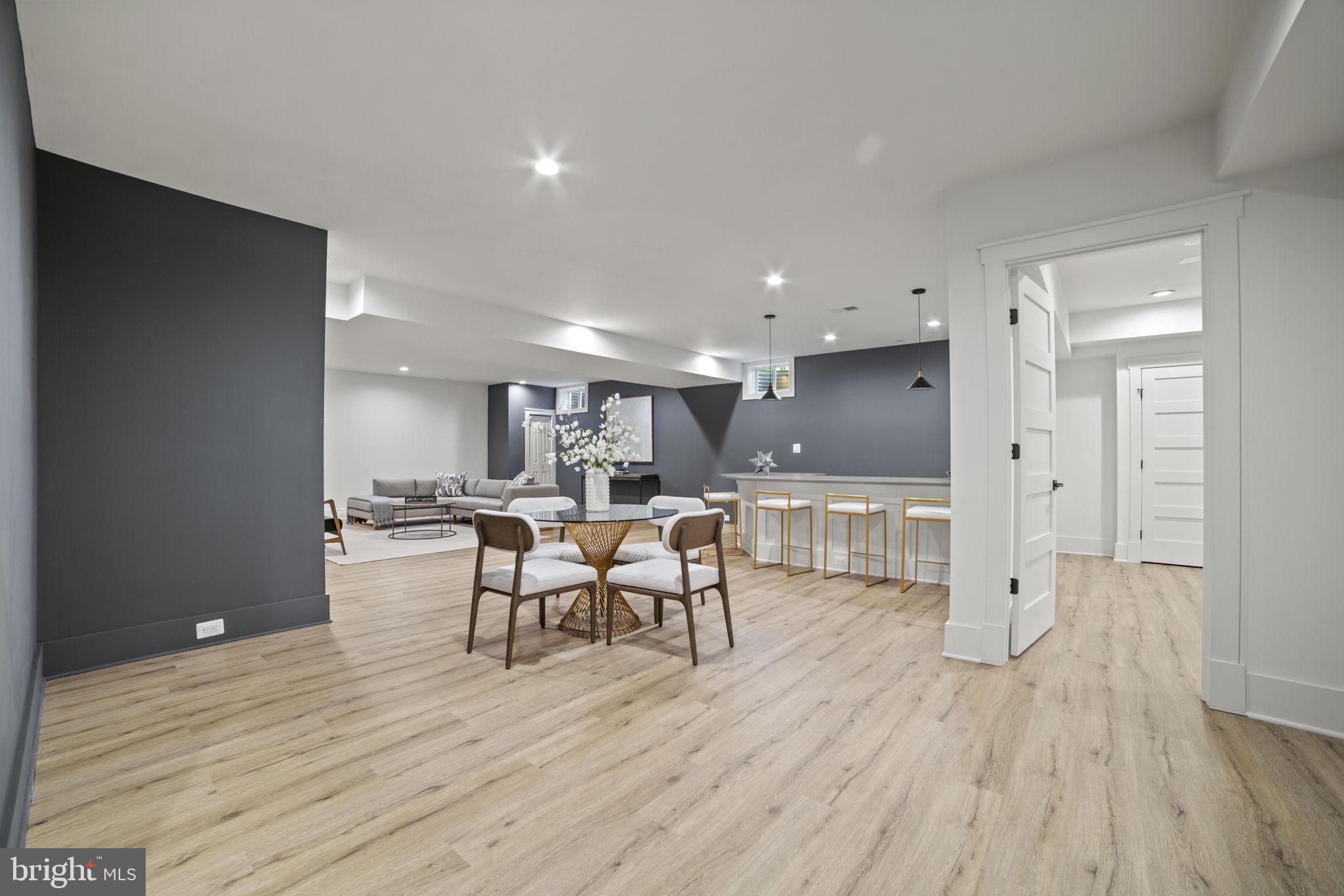 GOLF CLUB MANOR - Residential Lease