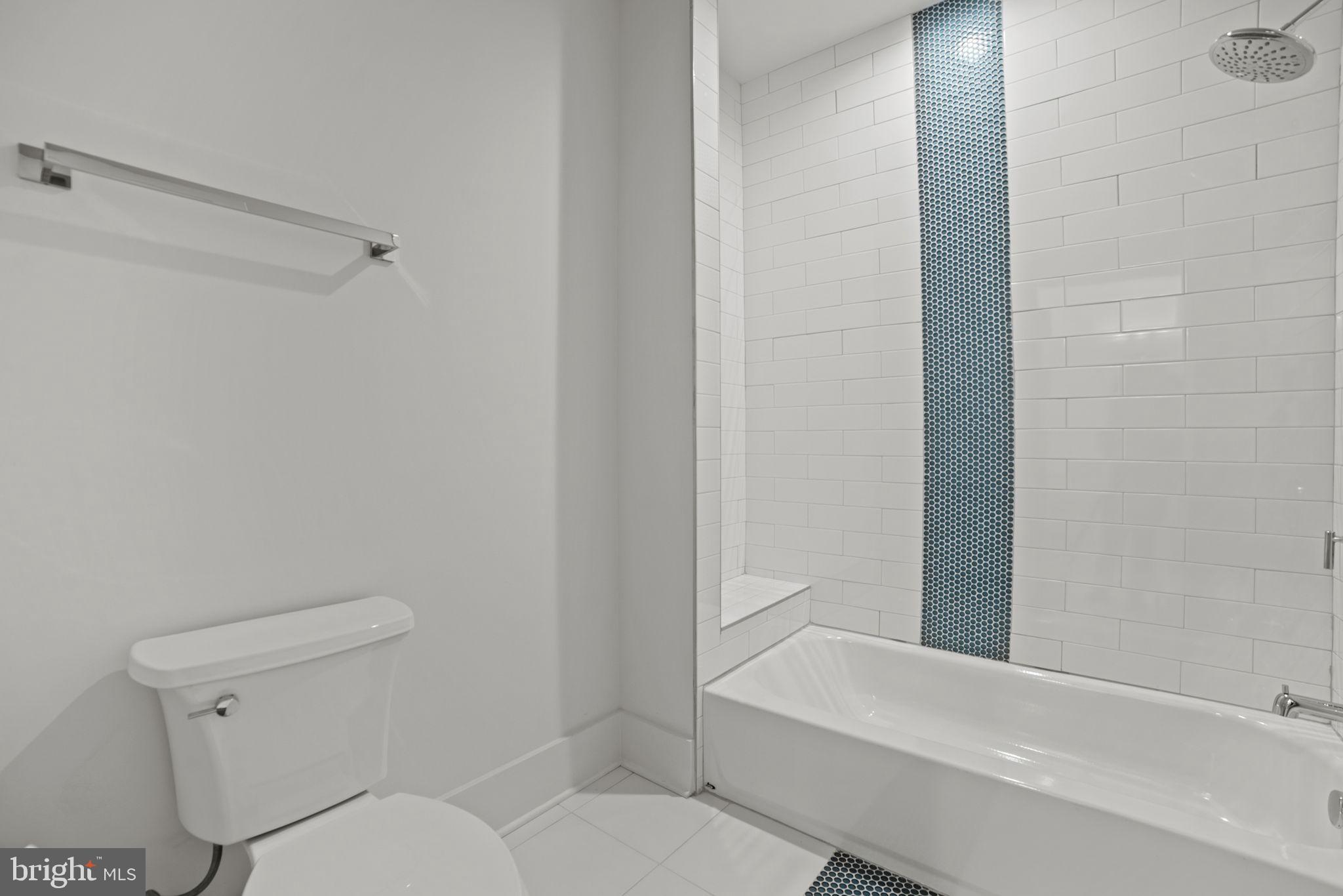 GOLF CLUB MANOR - Residential Lease