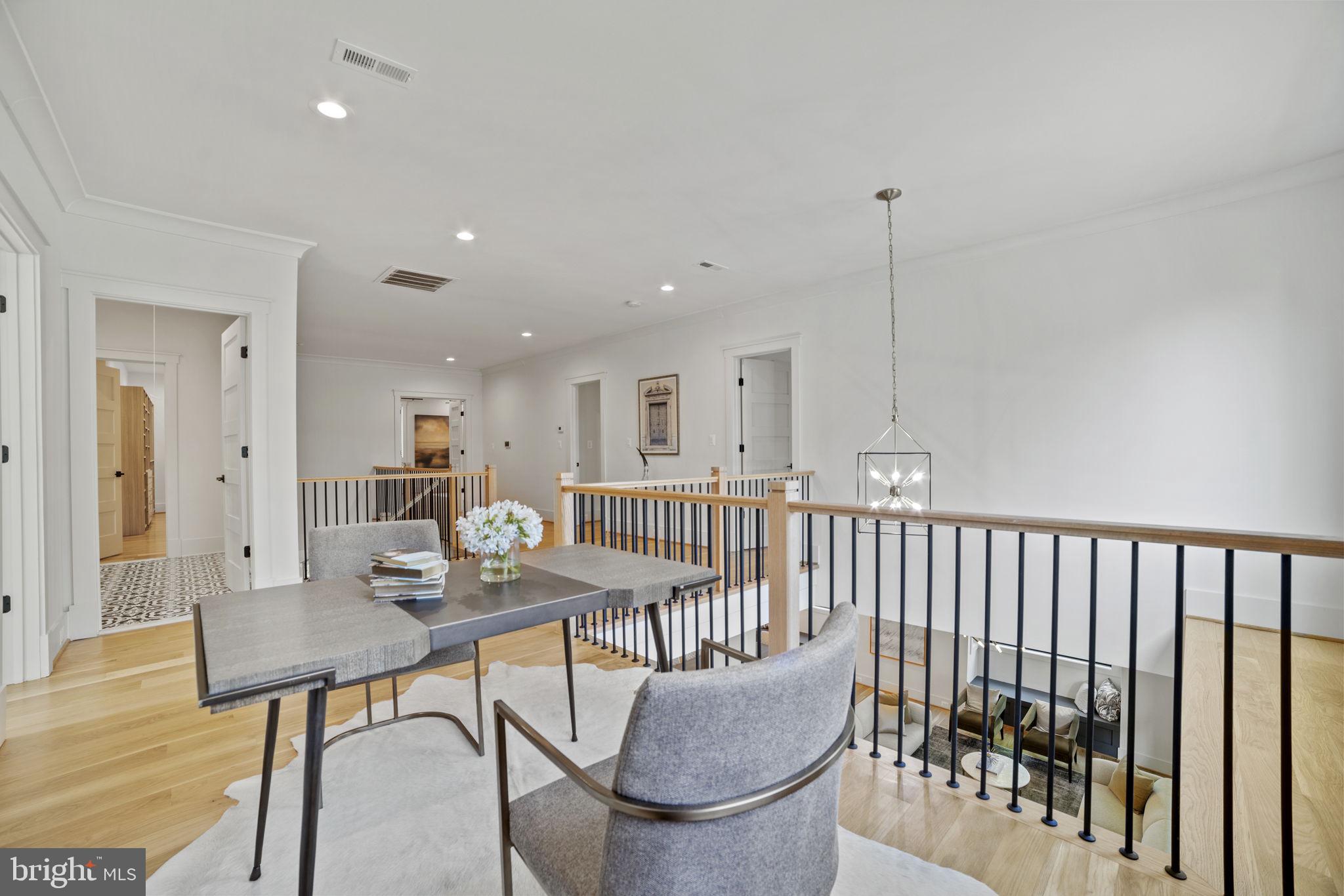 GOLF CLUB MANOR - Residential Lease