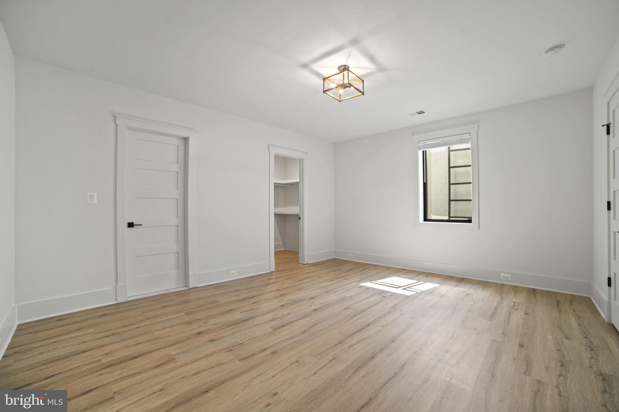 GOLF CLUB MANOR - Residential Lease