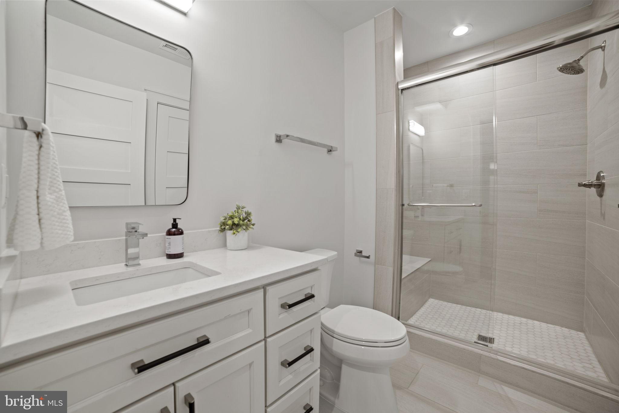 GOLF CLUB MANOR - Residential Lease