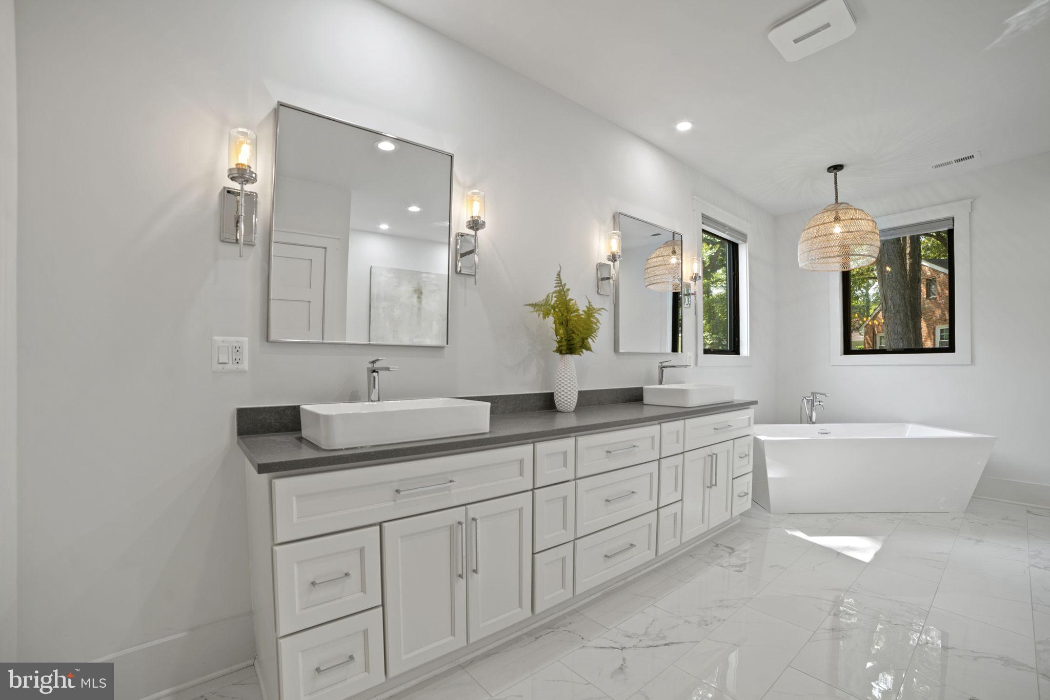 GOLF CLUB MANOR - Residential Lease