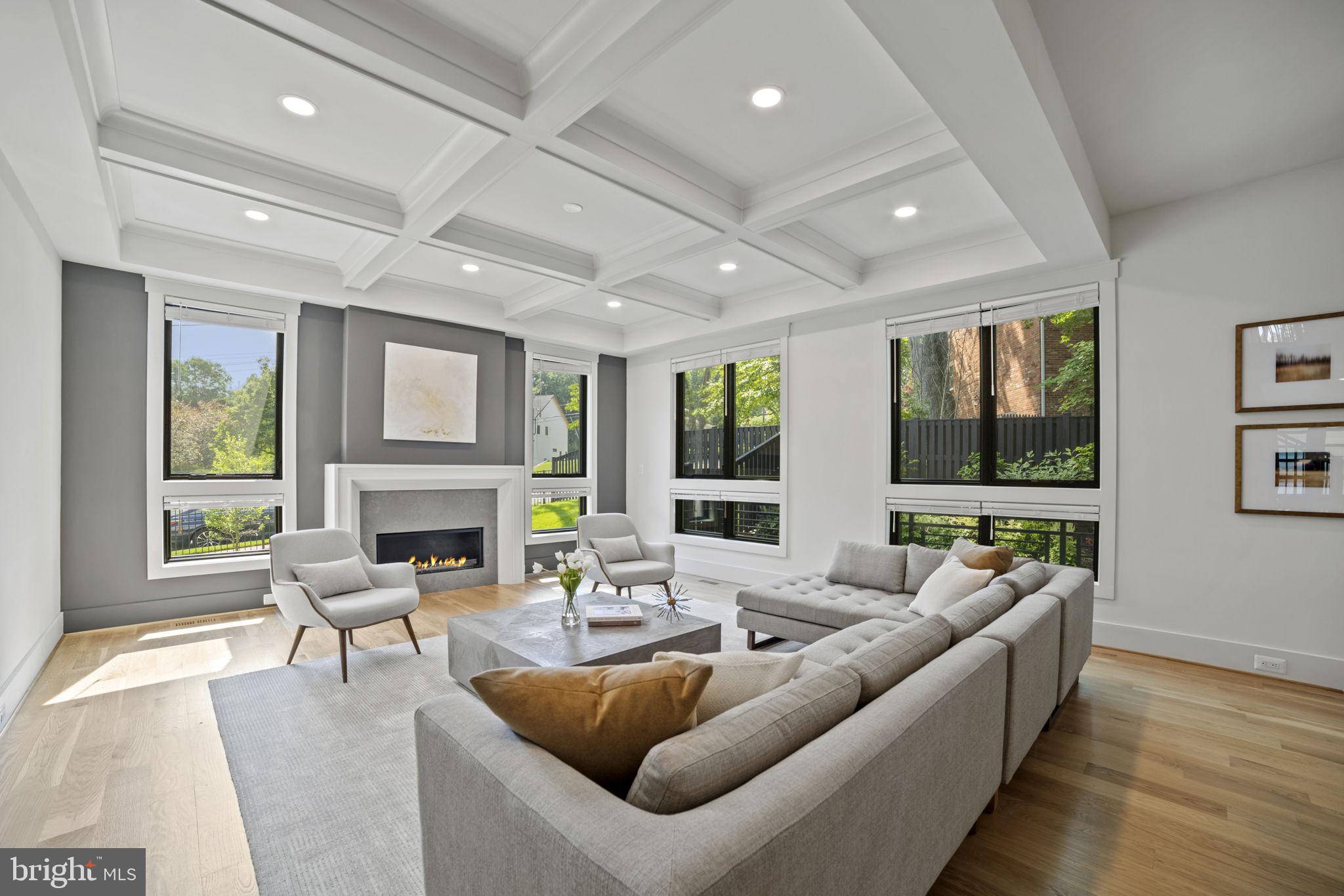 GOLF CLUB MANOR - Residential Lease